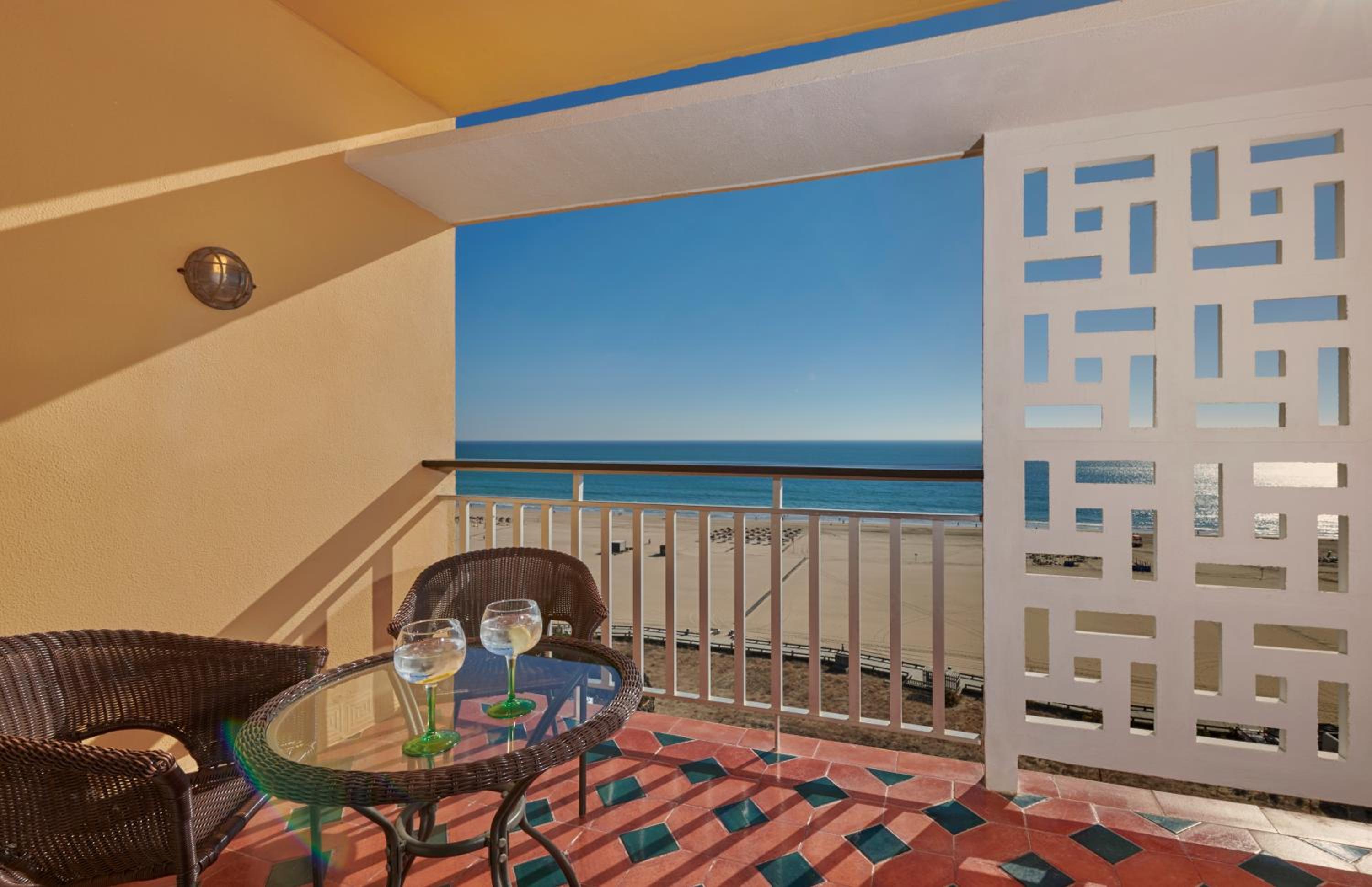 Superior Twin Room with Balcony and Sea View - Photo 8