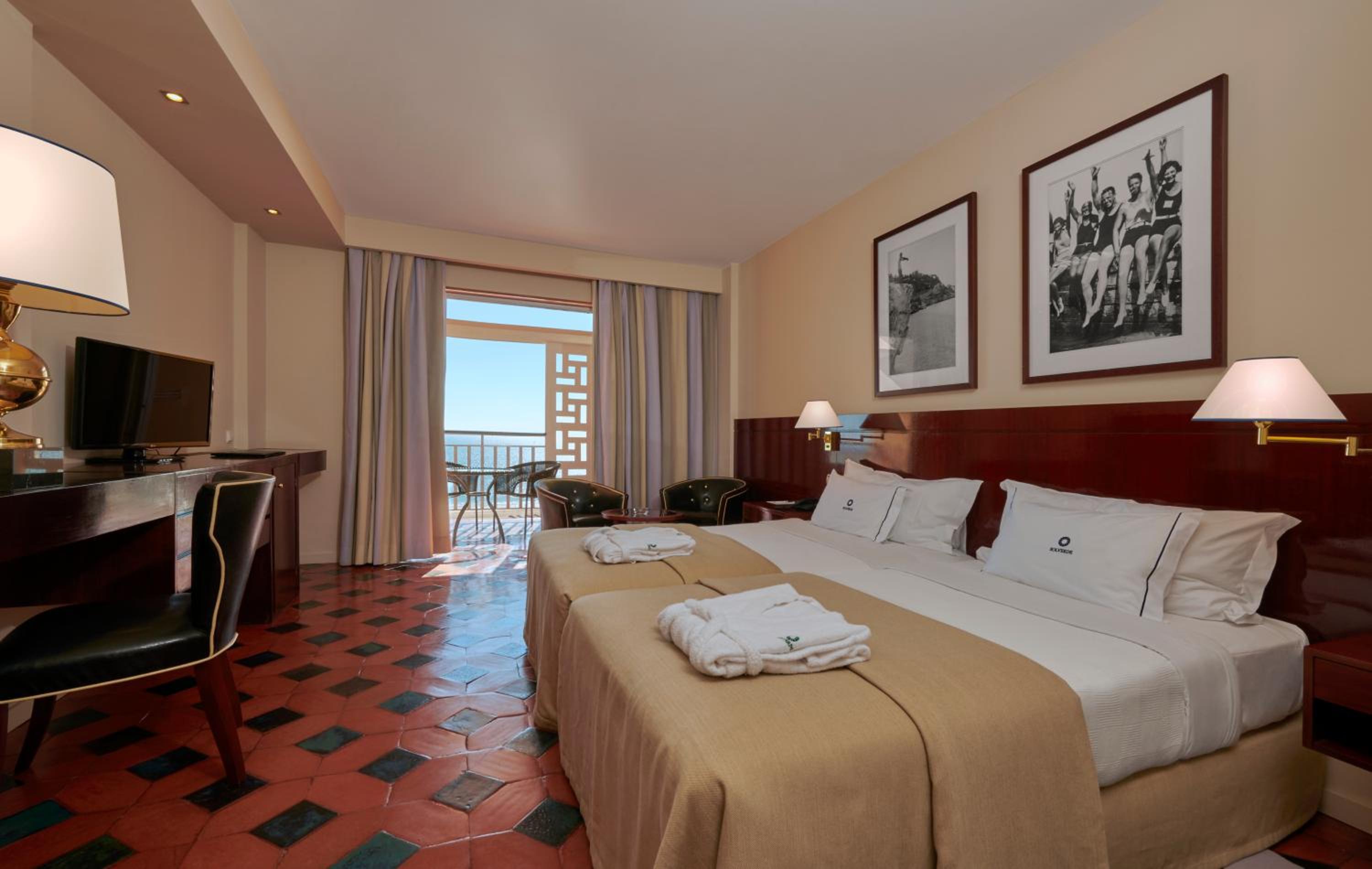 Superior Twin Room with Balcony and Sea View - Photo 7