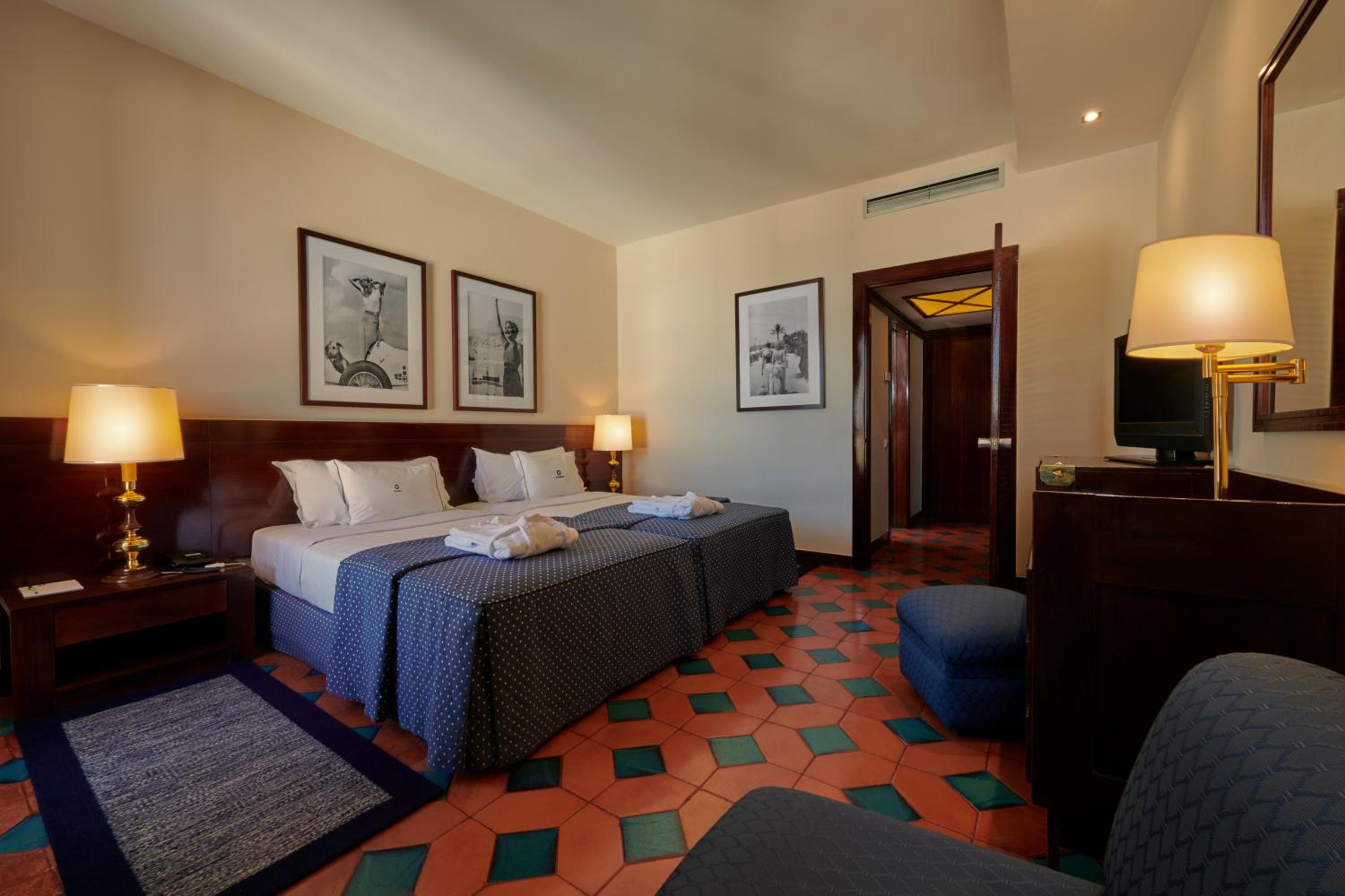 Double or Twin Room with Land View - Photo 4