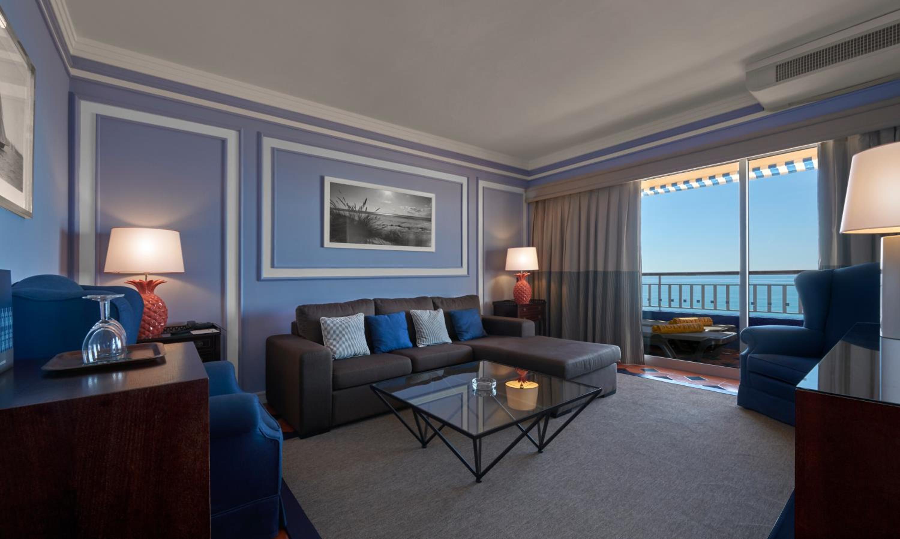 Suite with Balcony and Sea View photo 2