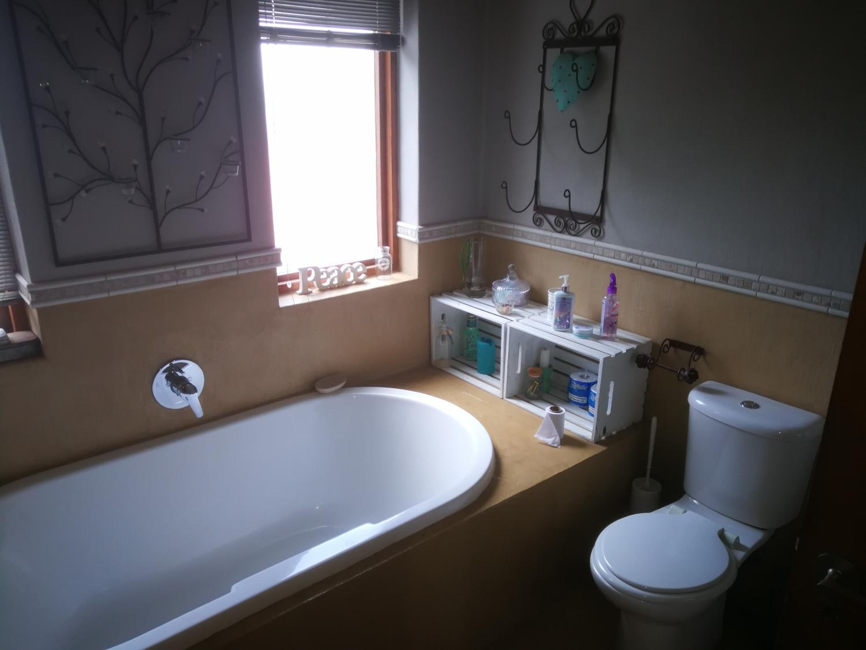 Deluxe Double or Twin Room - Photo 2