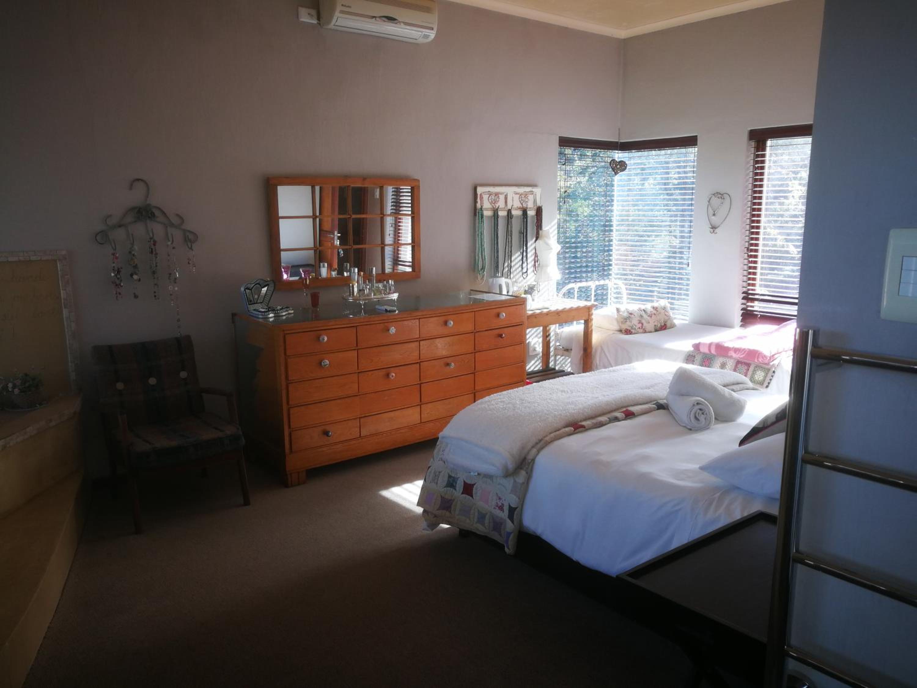 Double Room with Private Bathroom - Photo 6