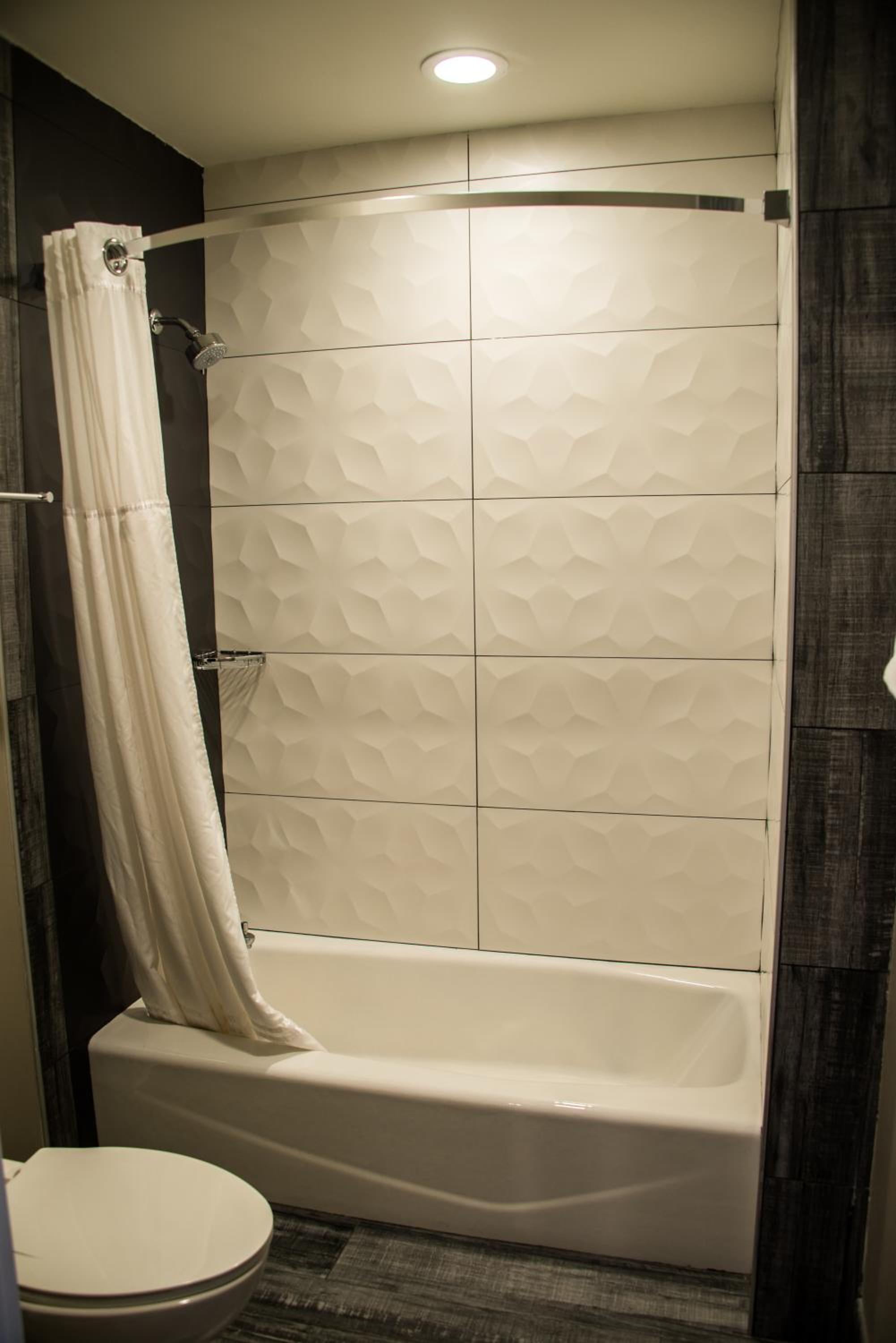 Queen Room with Two Queen Beds - Communication Assistance/Disability Access/Non-Smoking - Photo 7