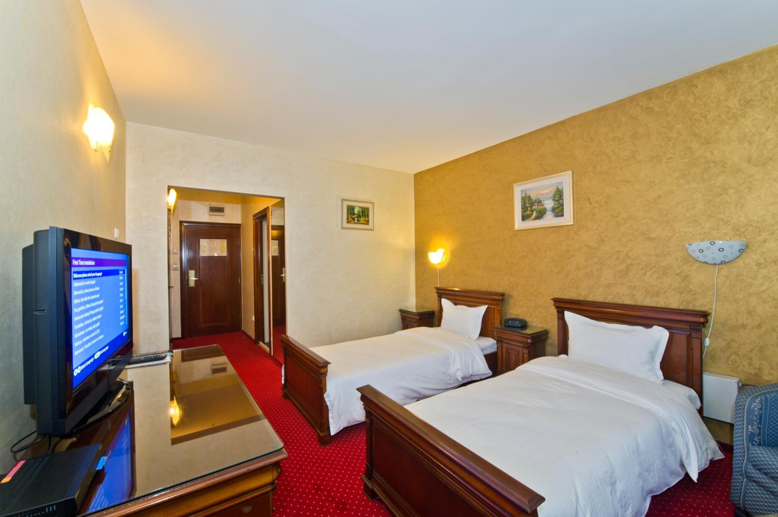 Standard Twin Room - Photo 10