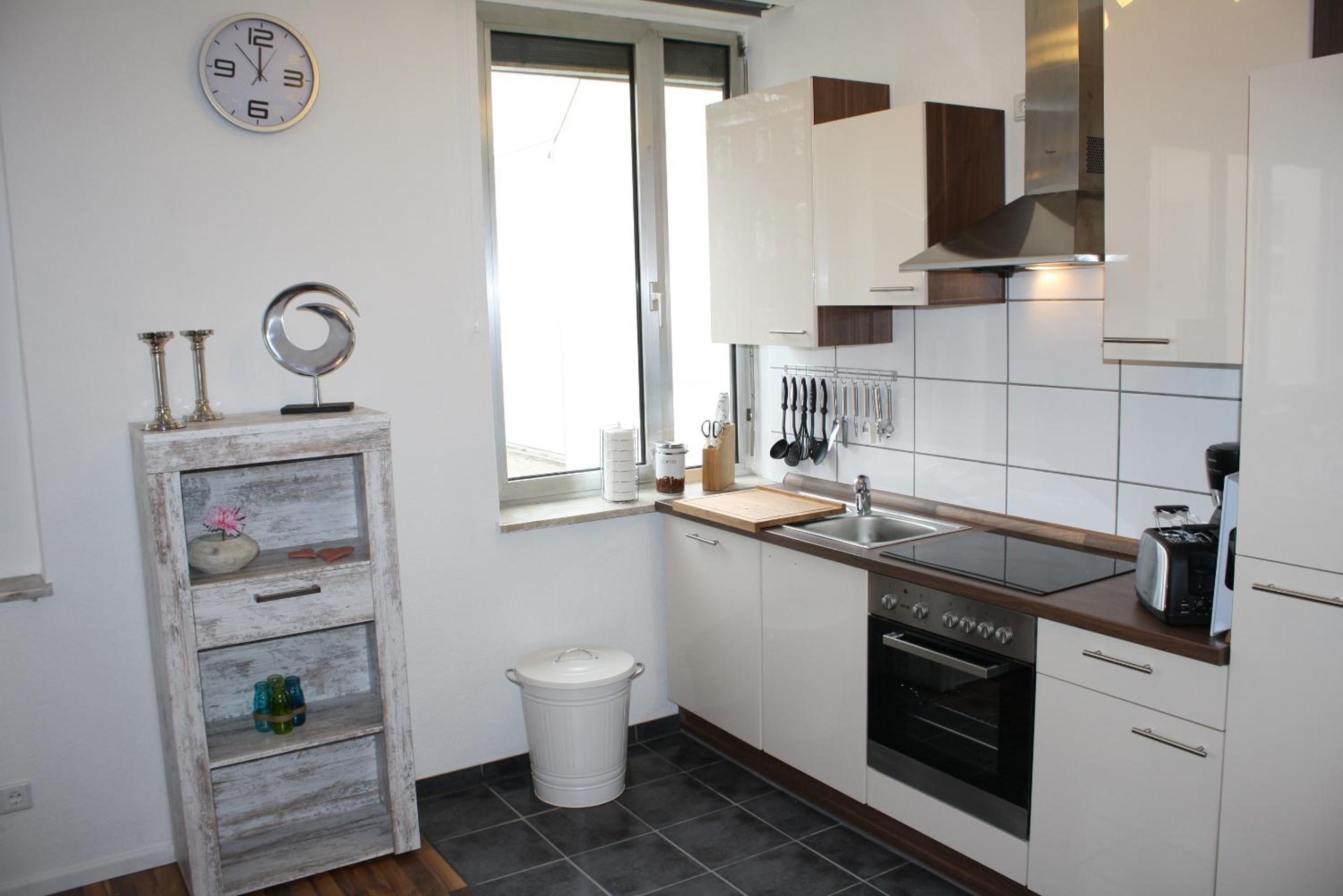 Four-Bedroom Apartment With Balcony Jasmin- Ringbahnstraße 70, 12099 Berlin photo 3