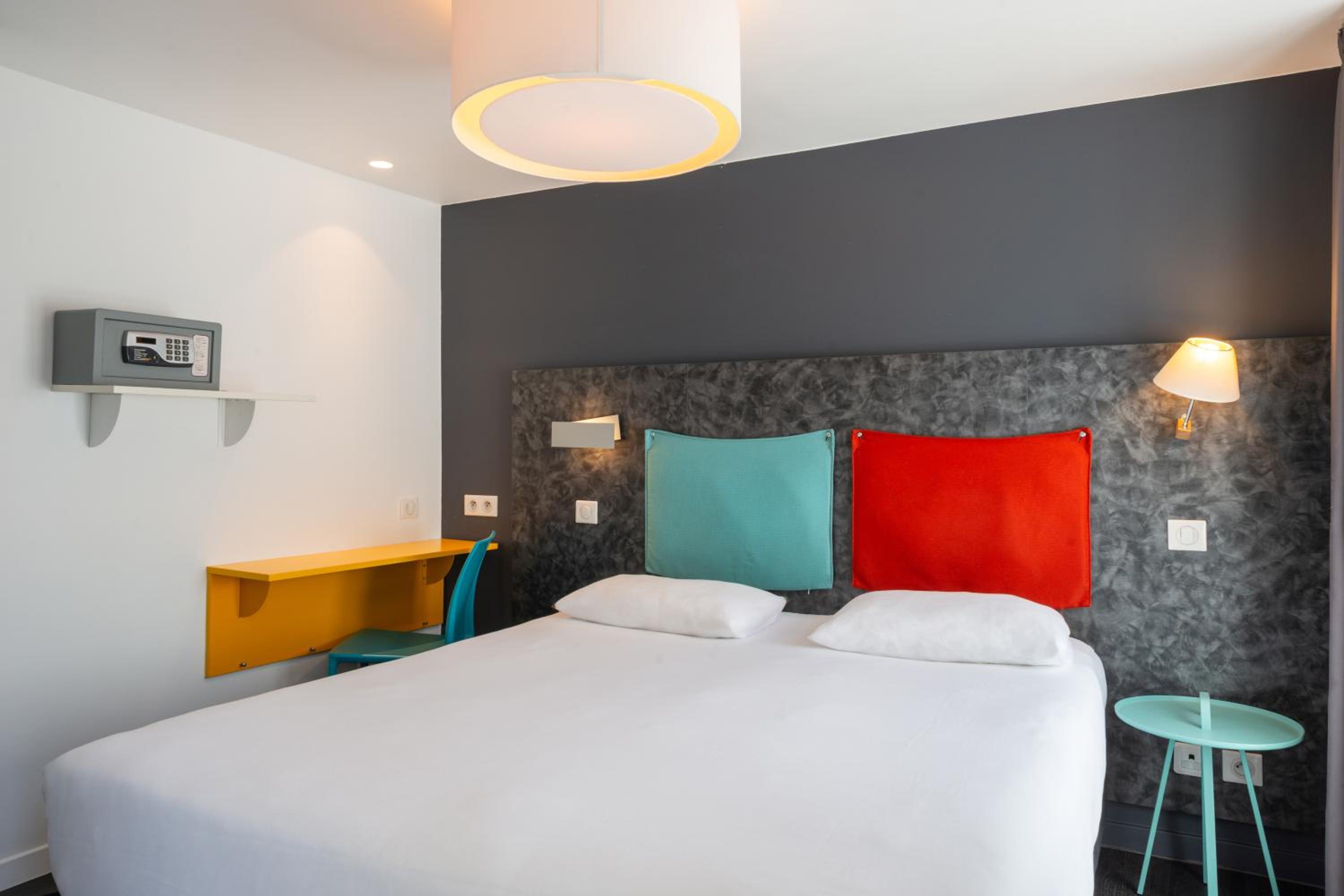 Classic Quadruple Room thumbnail 5