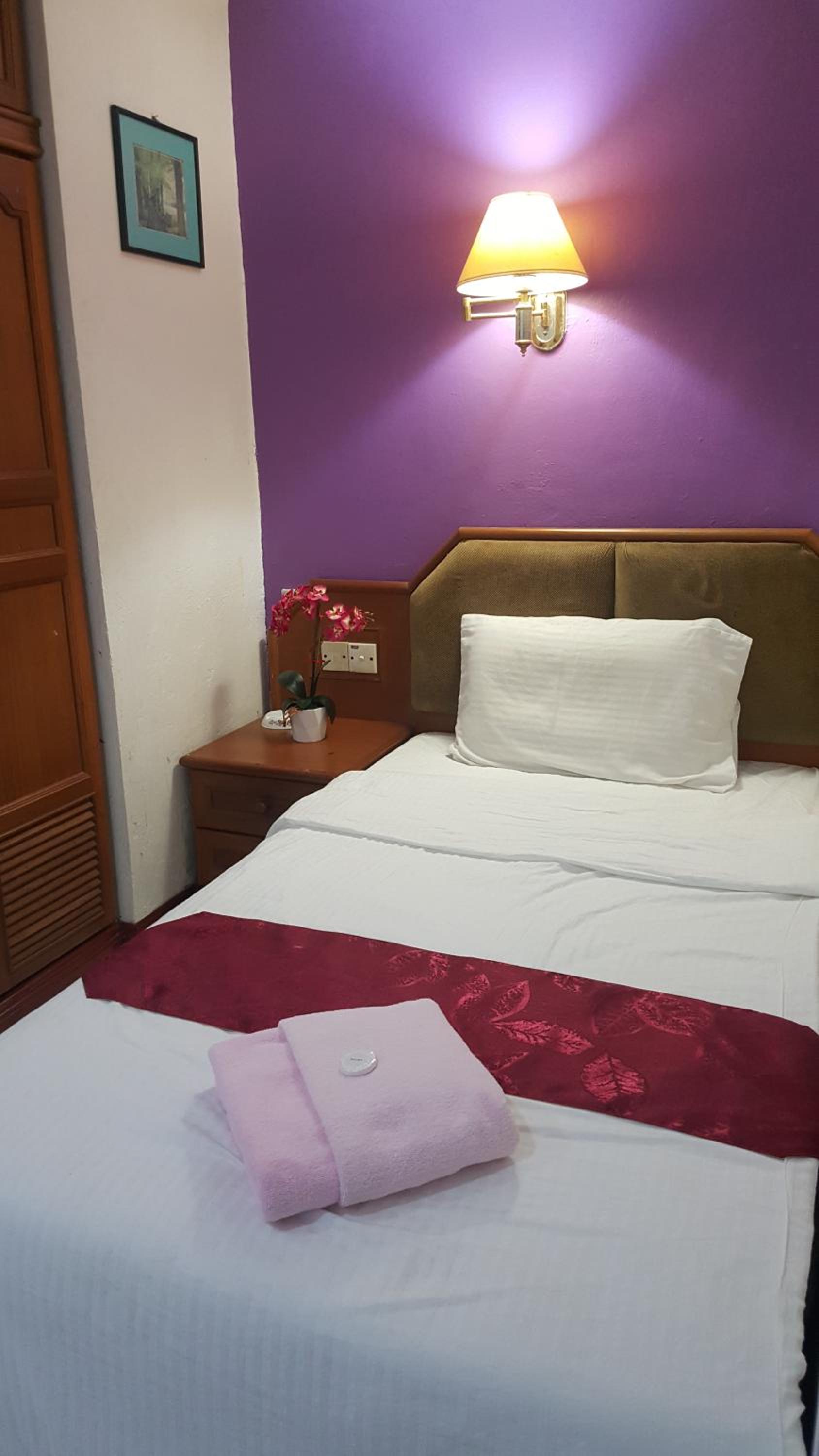 Single Room with Bathroom photo 2