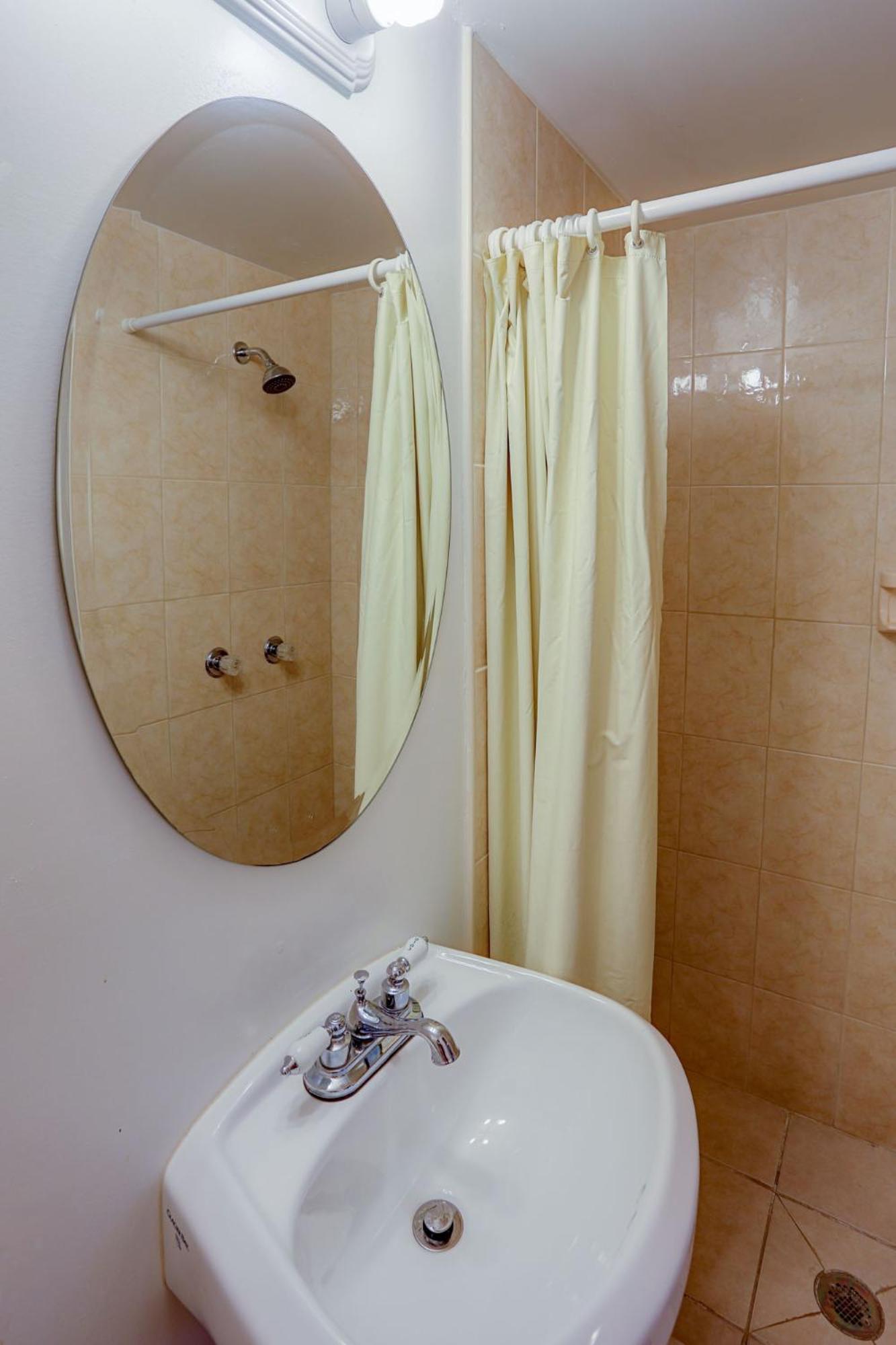 Small Double Room - Photo 5