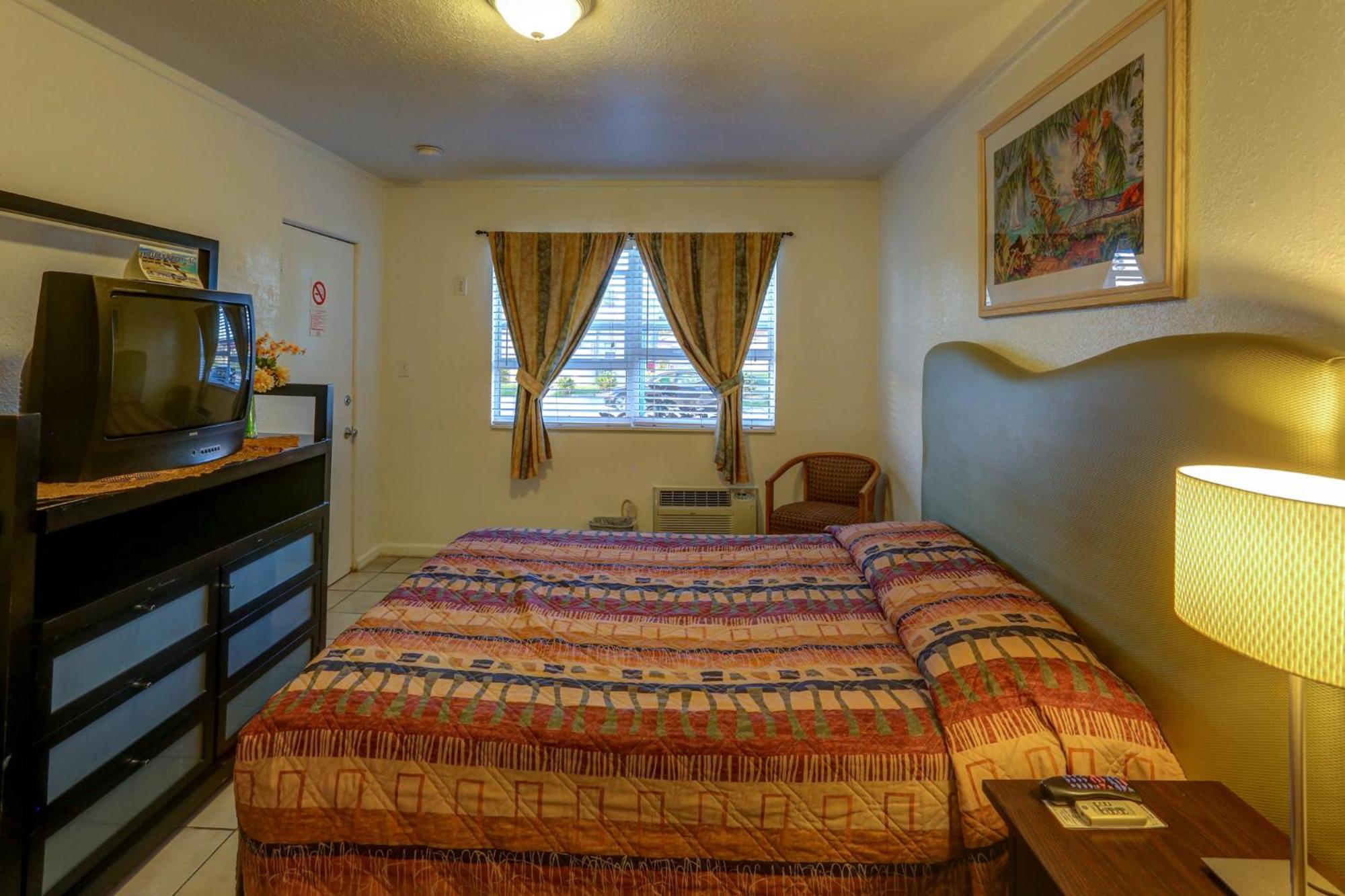 Queen Room photo 1