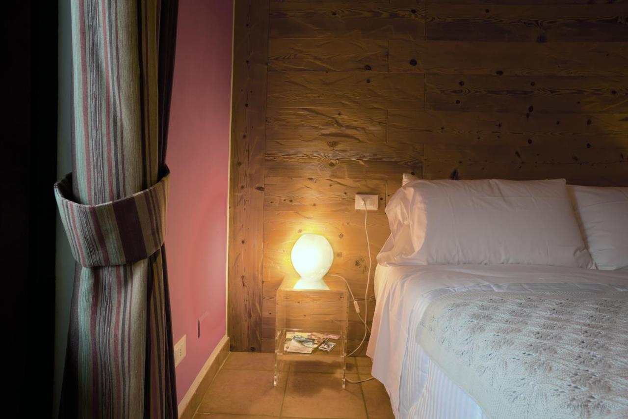 Superior Suite - Photo 9