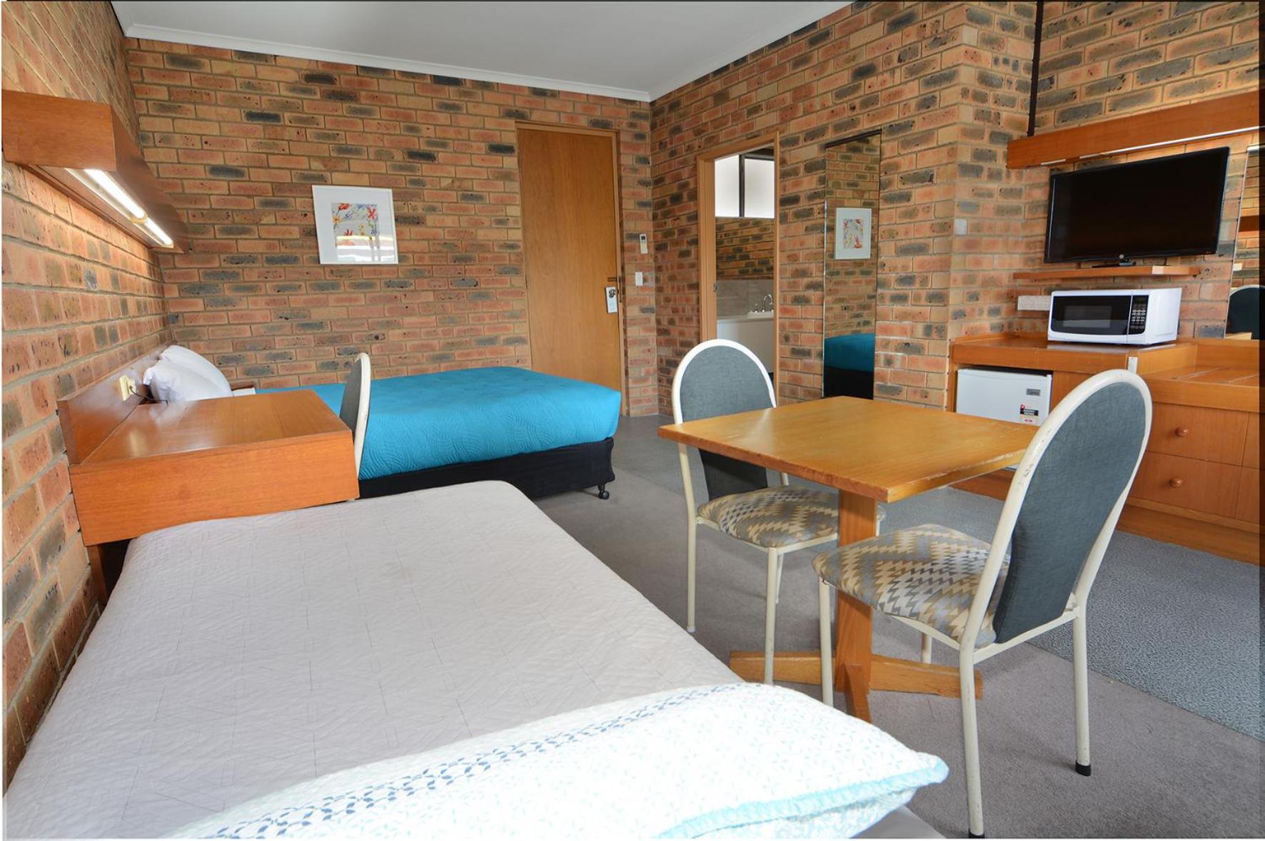 Twin Room - Photo 9