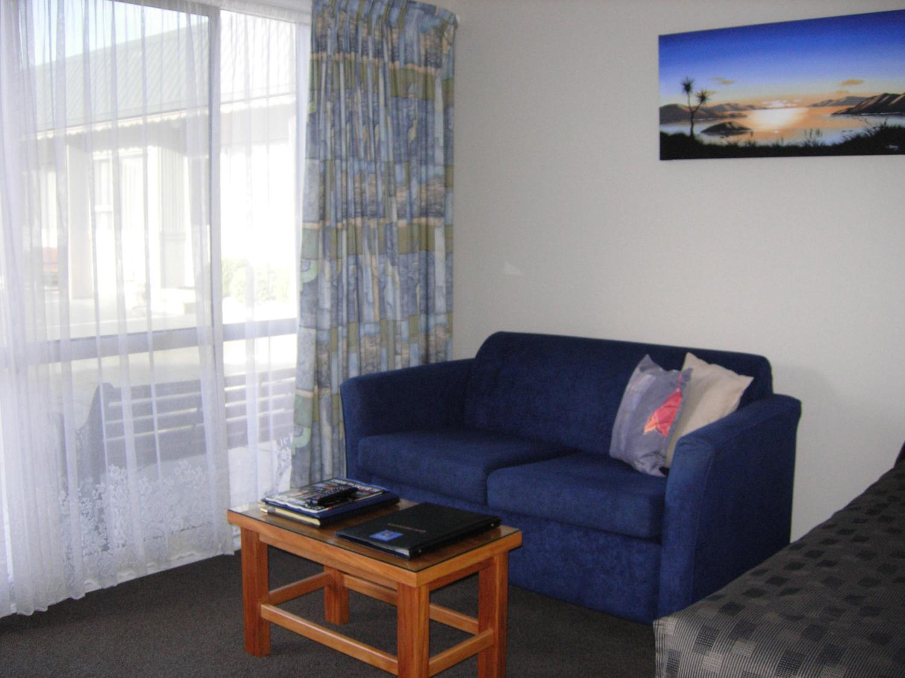 One Bedroom Suite with One Single Bed and One Queen Bed - Full Kitchen - Photo 22