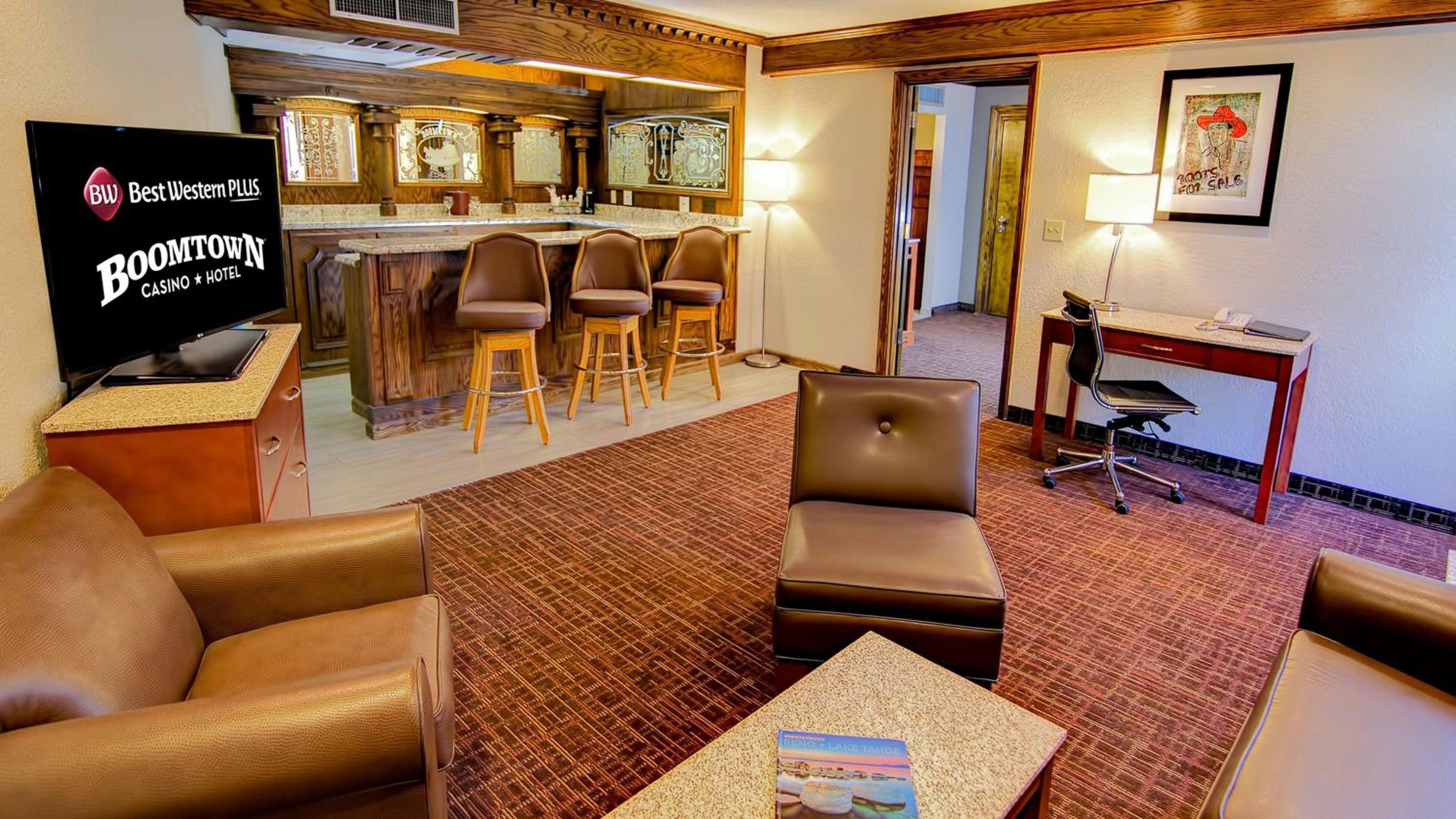 One Bedroom King Suite - Non-Smoking - Photo 1