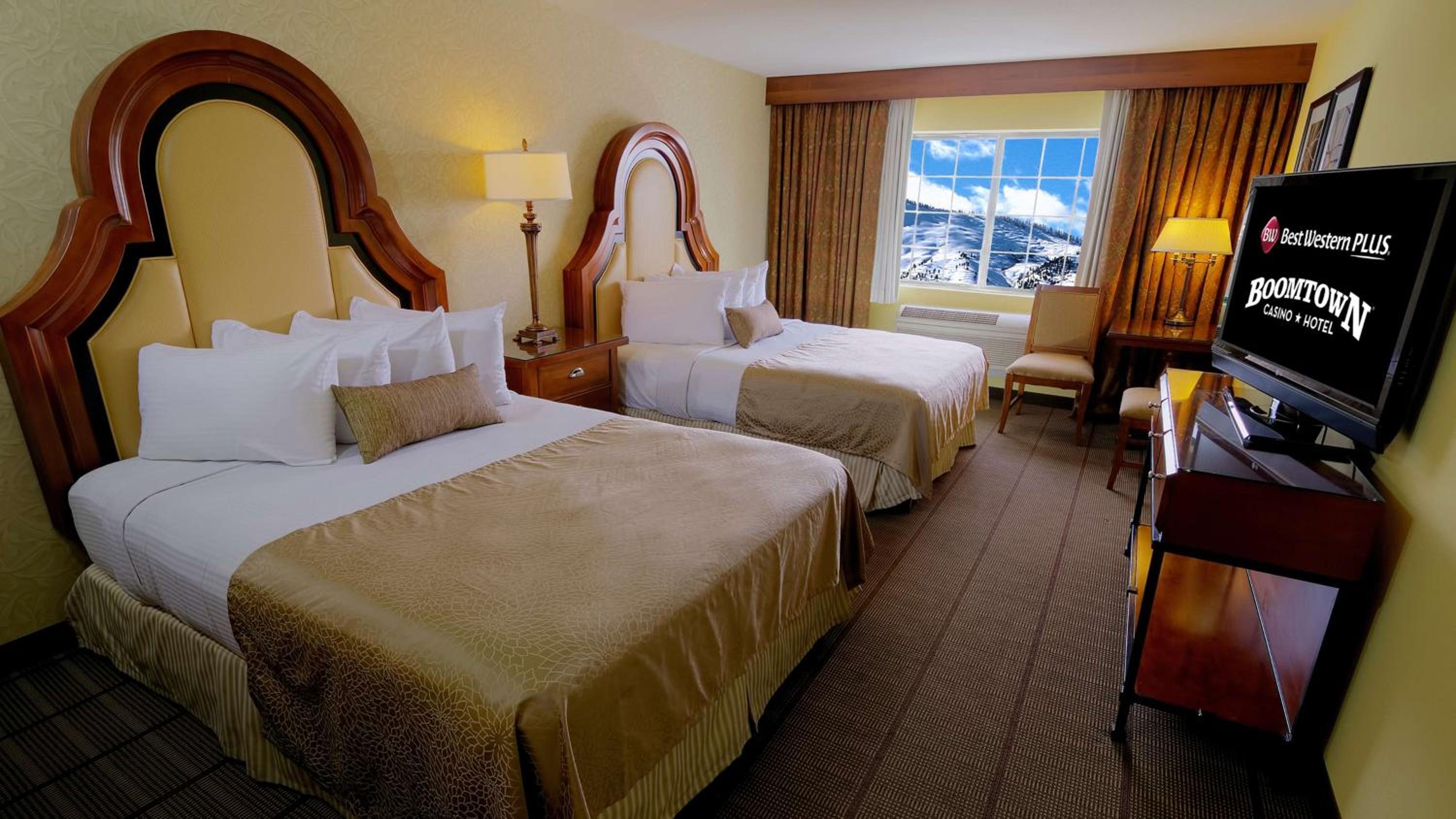 Queen Room with Two Queen Beds - Non-Smoking - Photo 1