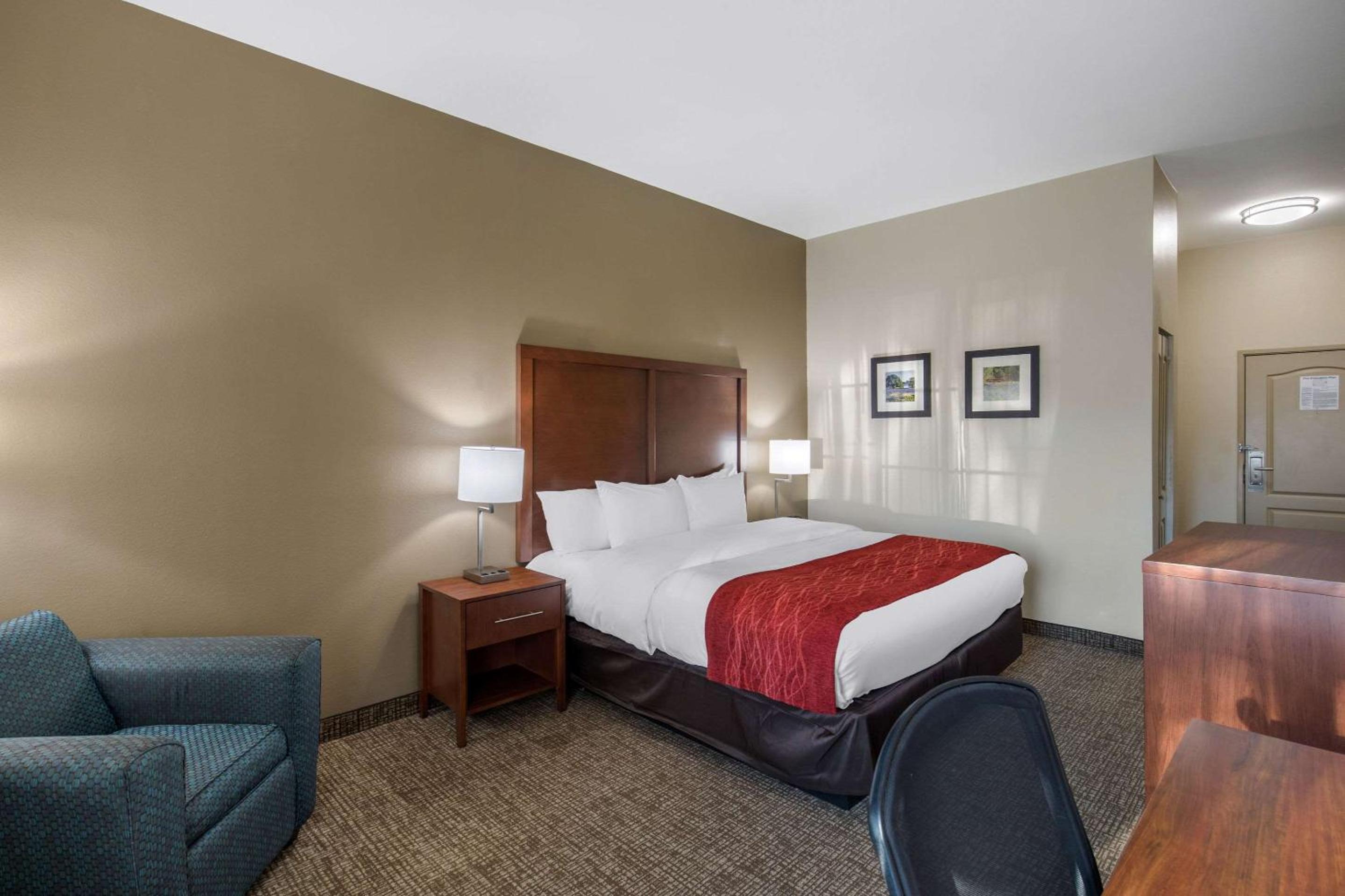 King Room - Non-Smoking - Photo 1