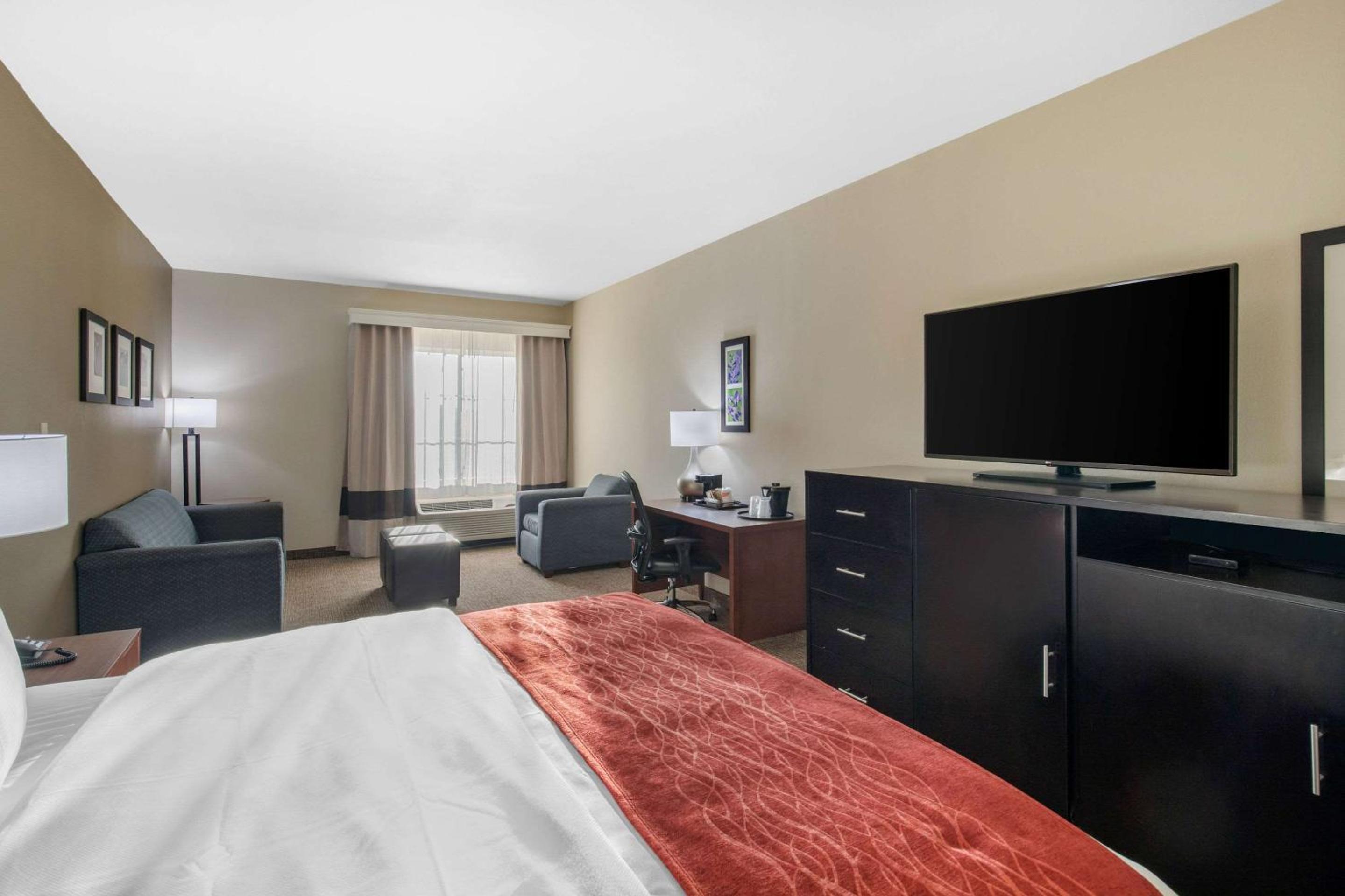 King Suite - Non-Smoking - Photo 2