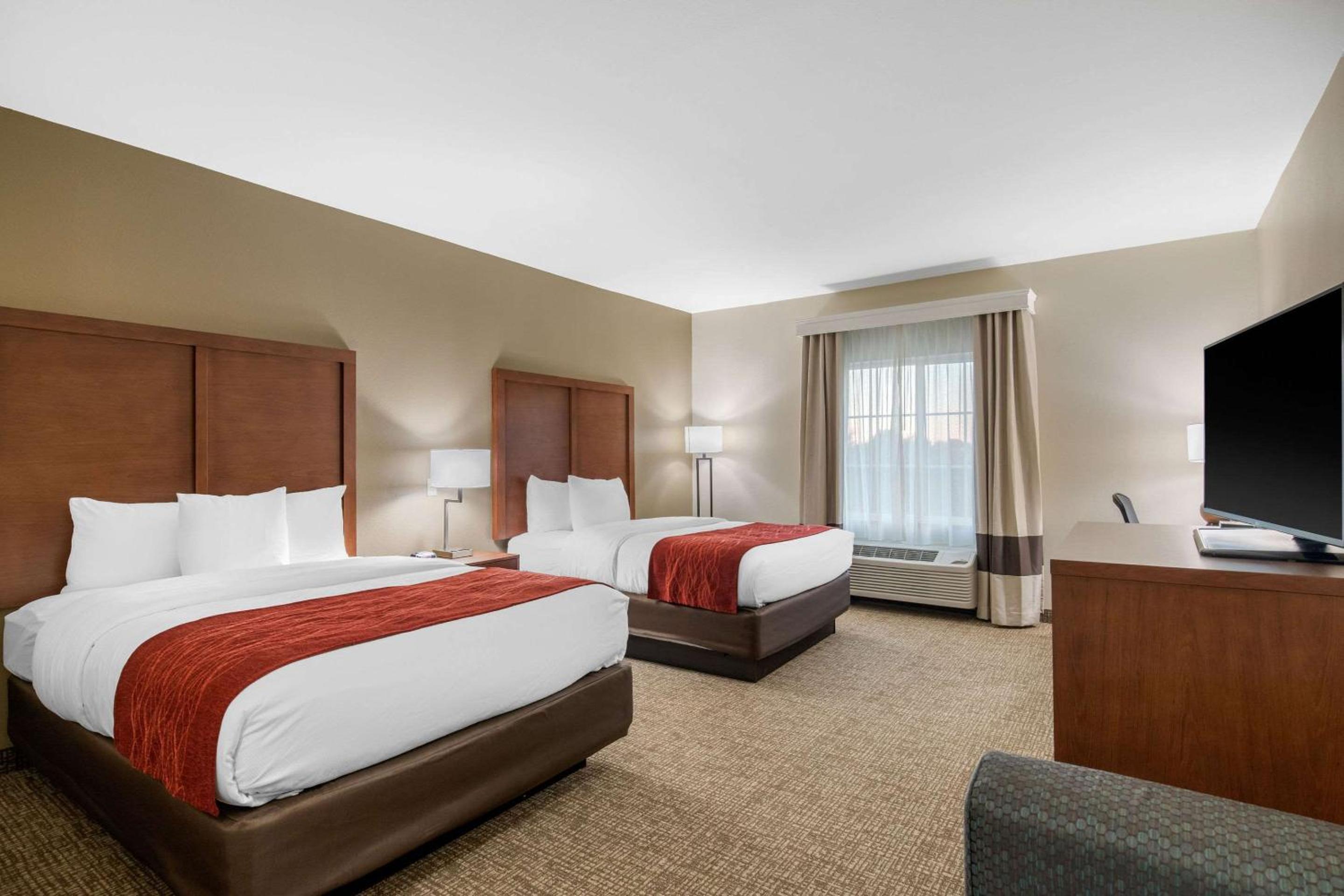 Queen Room with Two Queen Beds - Non-Smoking - Photo 3