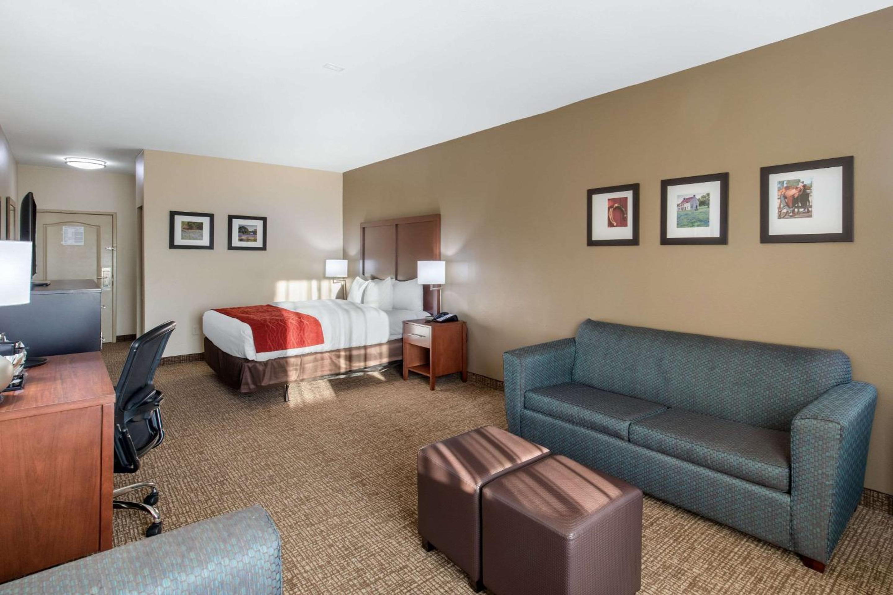 King Suite - Non-Smoking - Photo 4