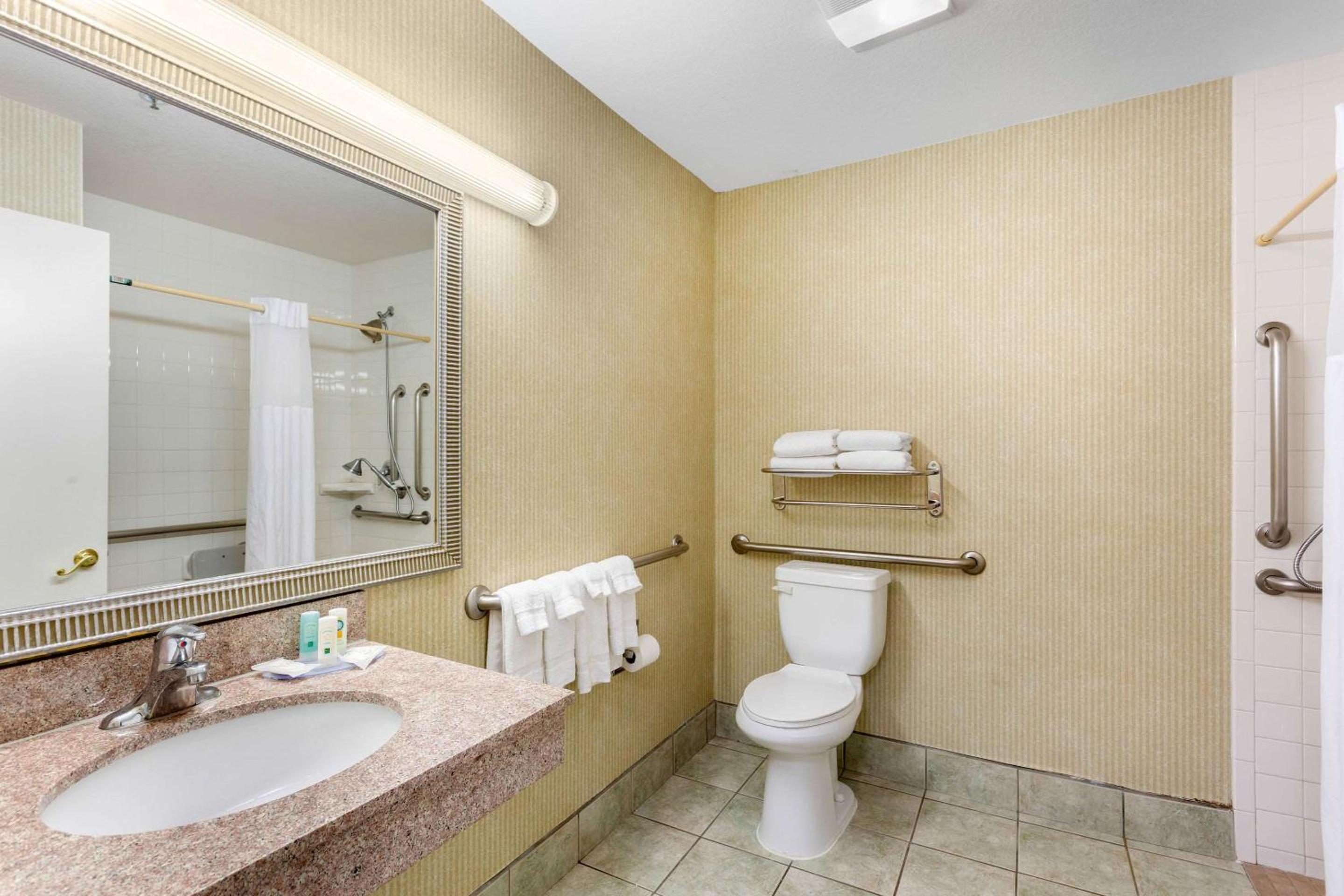 Quality Inn & Suites Oceanside Near Camp Pendleton, Foto 2