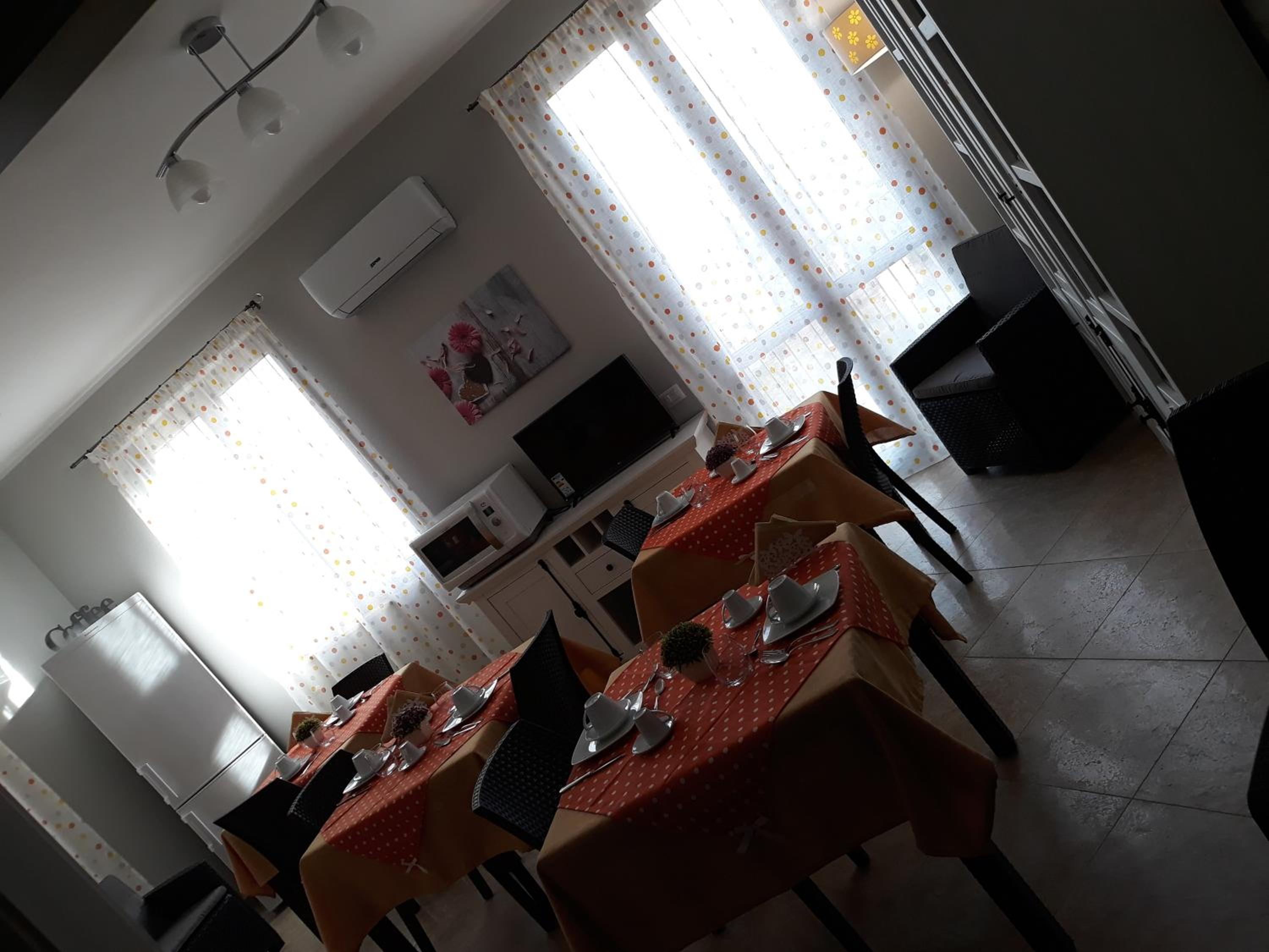 Double or Twin Room with Private Bathroom - Photo 17