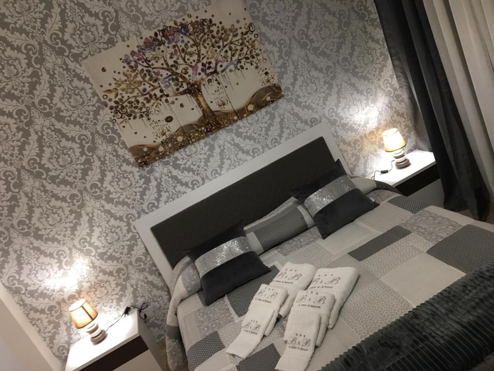 Deluxe King Room - Photo 13