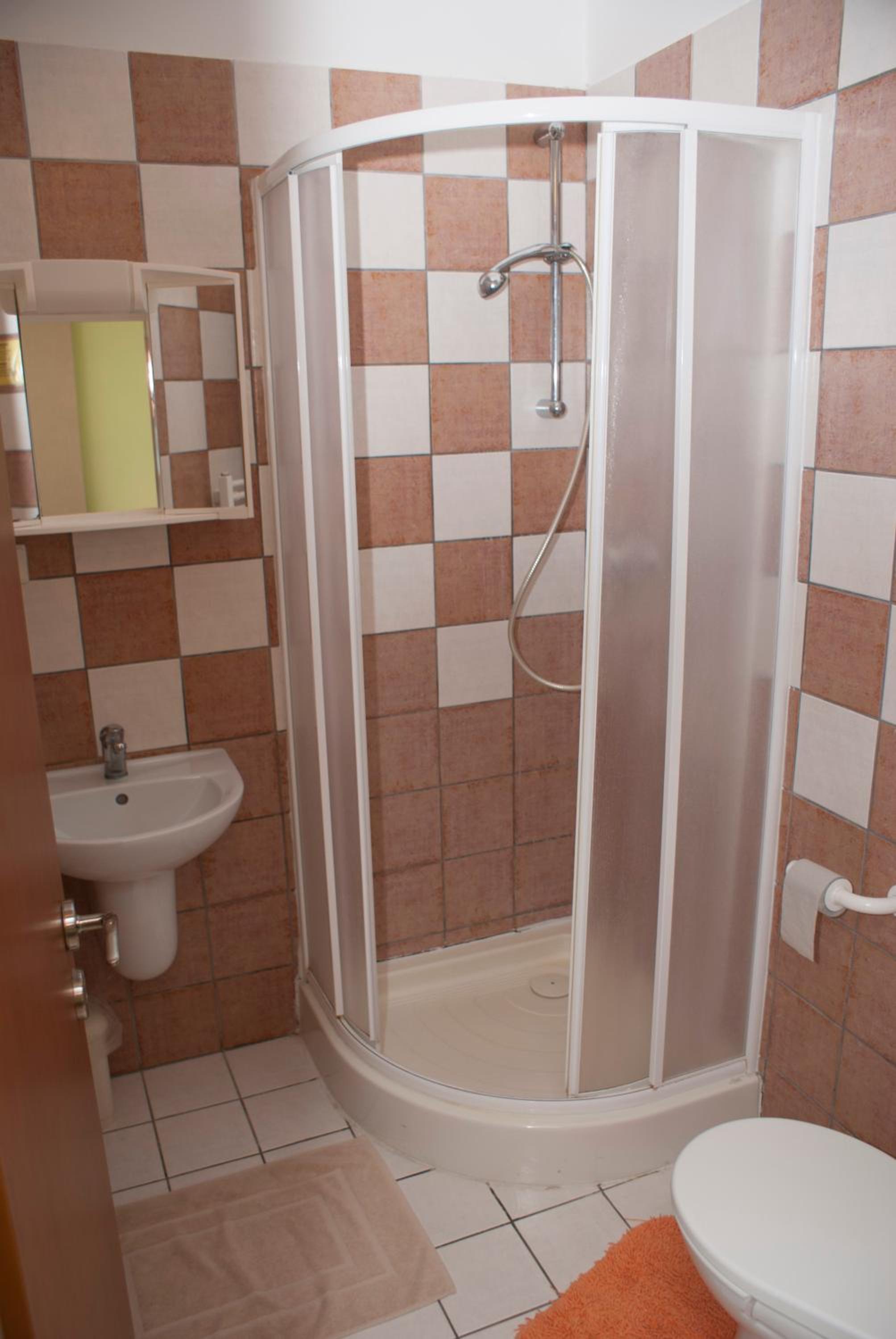 Double Room - Photo 7