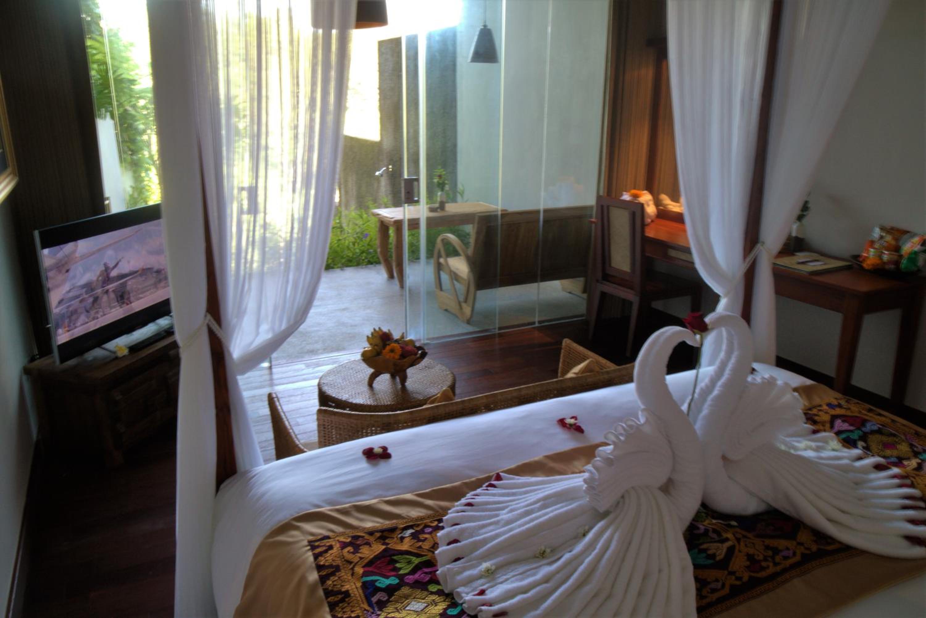 Superior One-Bedroom Jungle View Villa with Plunge Pool