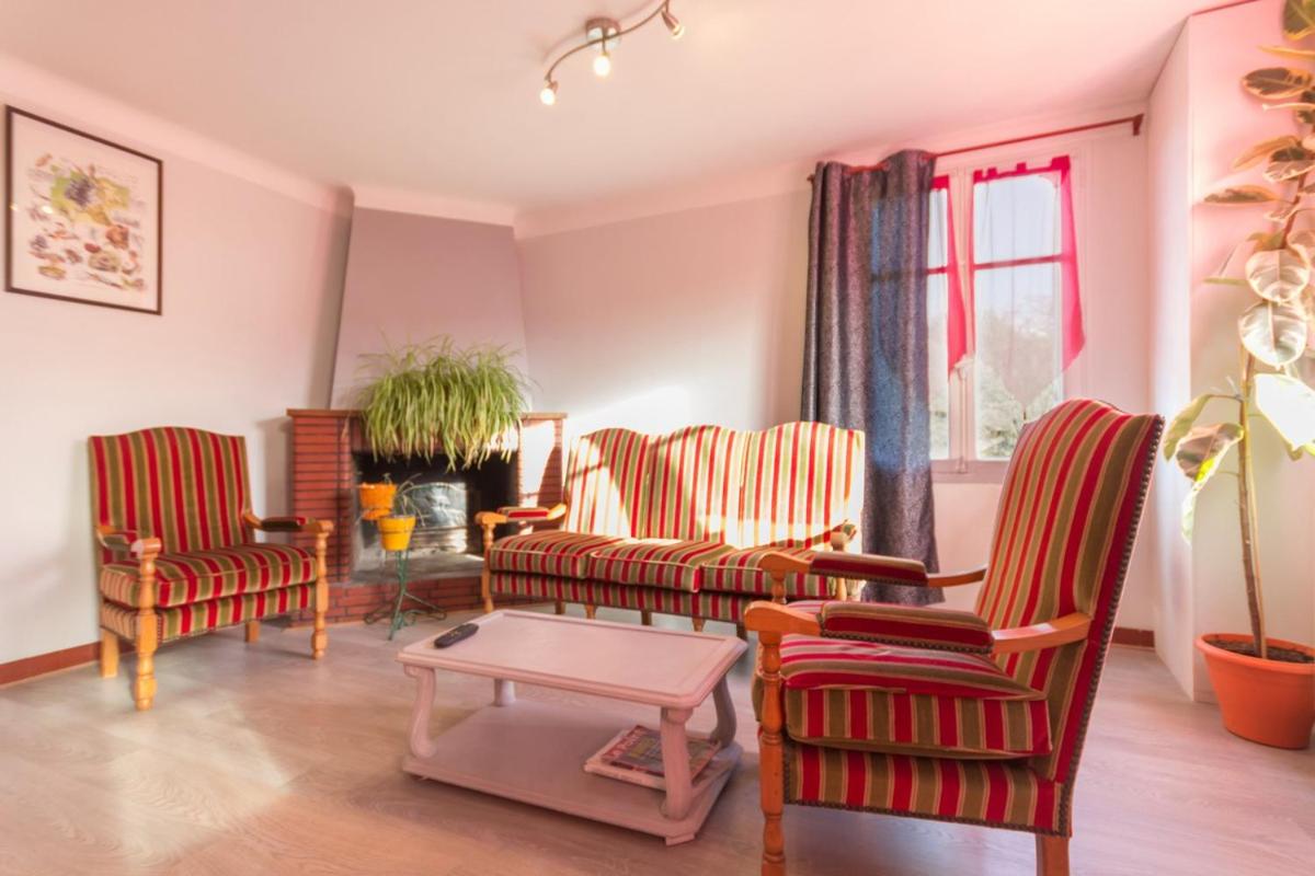 Family Room - Photo 4
