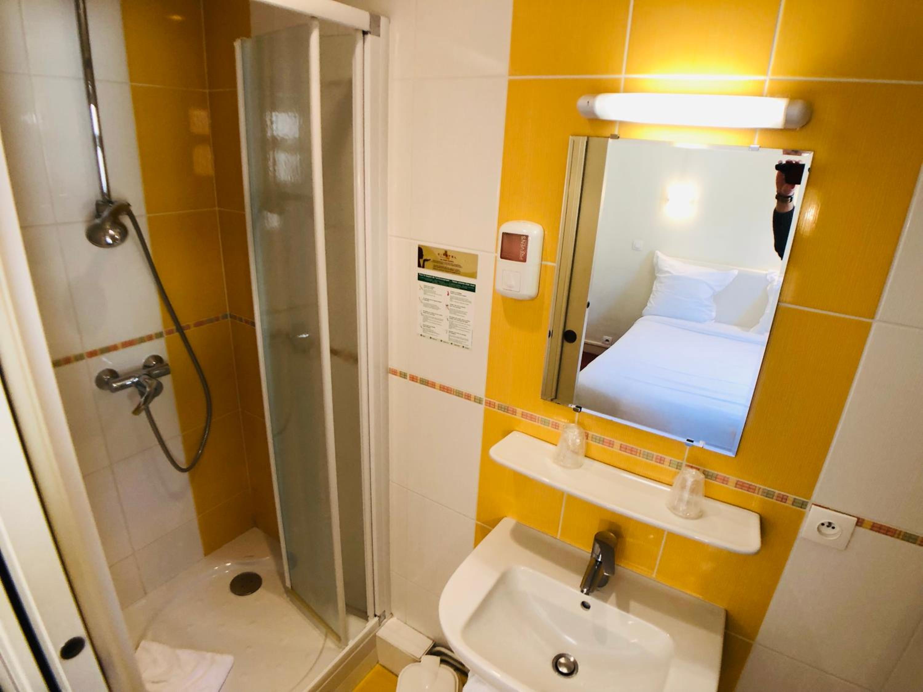 Budget Double Room - Photo 3