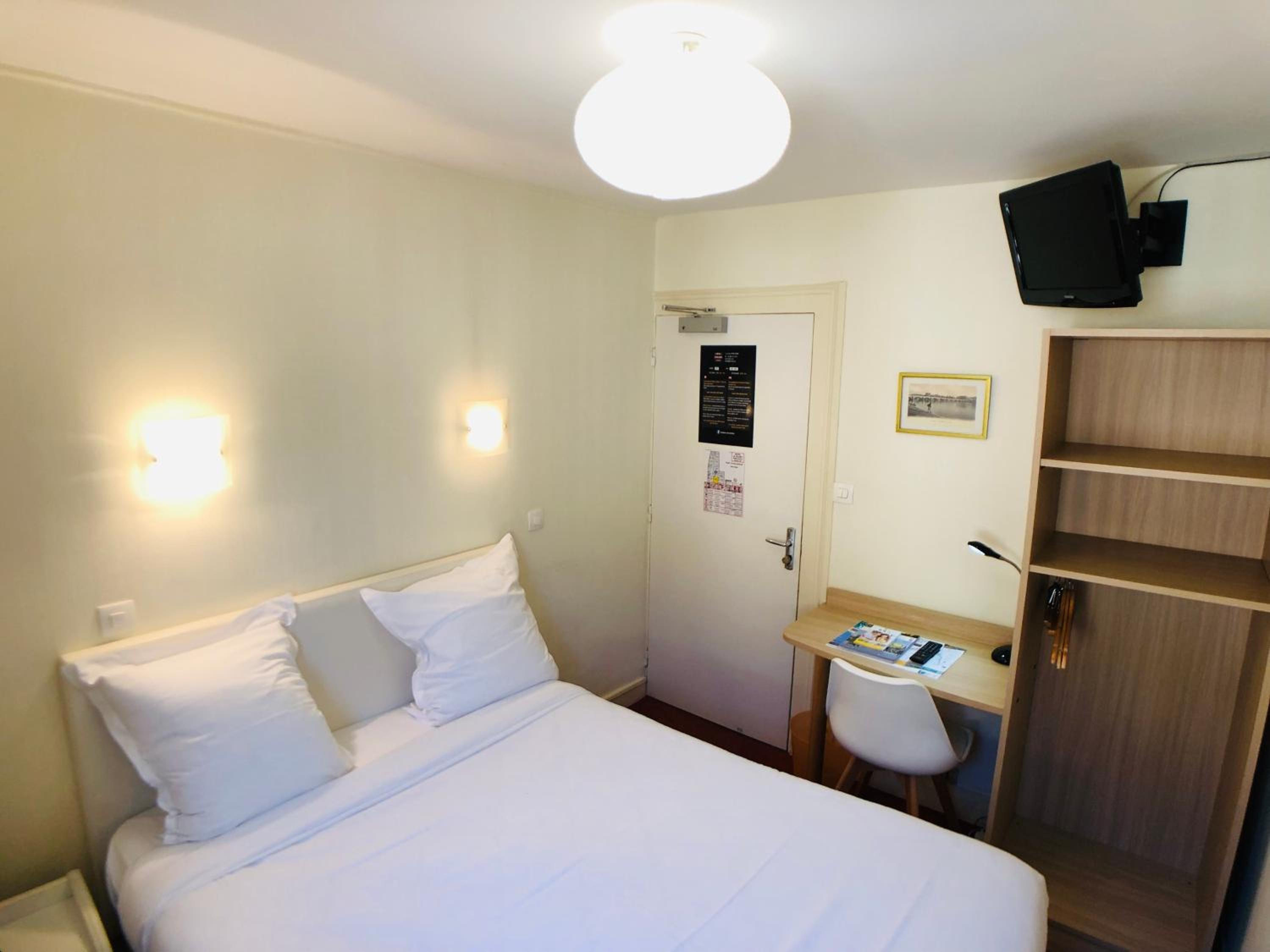 Budget Double Room - Photo 4
