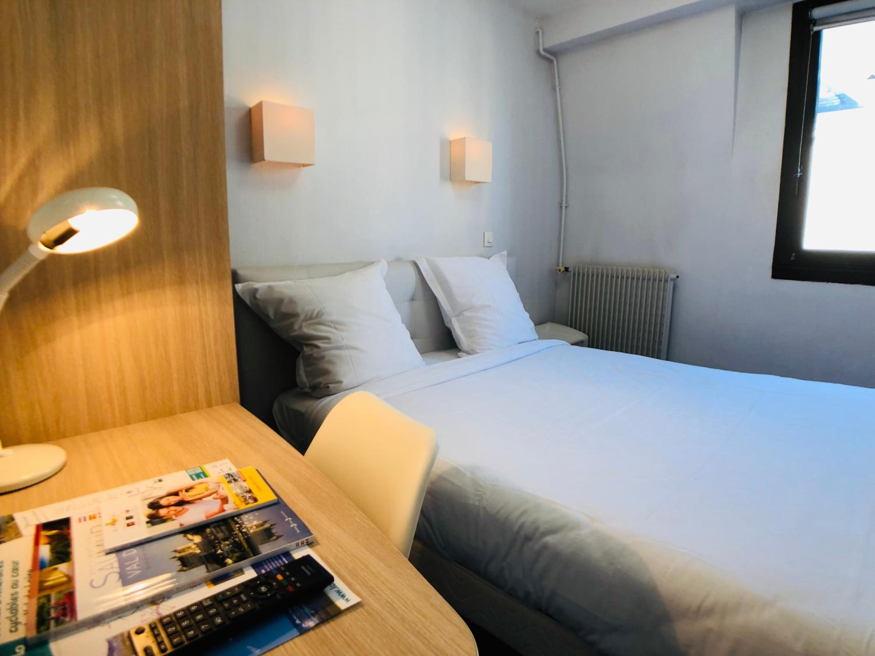 Budget Double Room - Photo 7