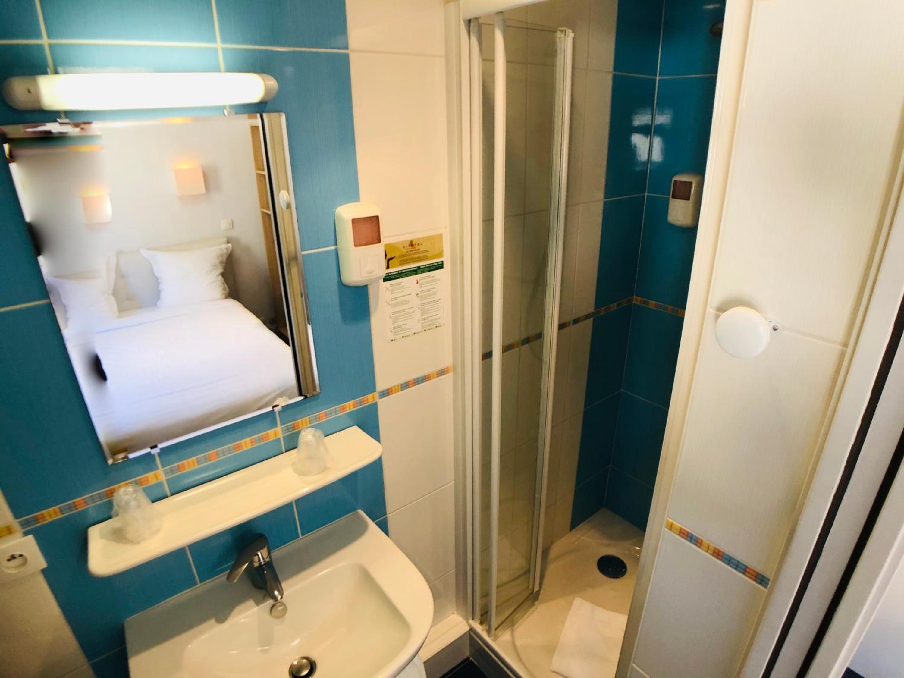 Budget Double Room - Photo 8