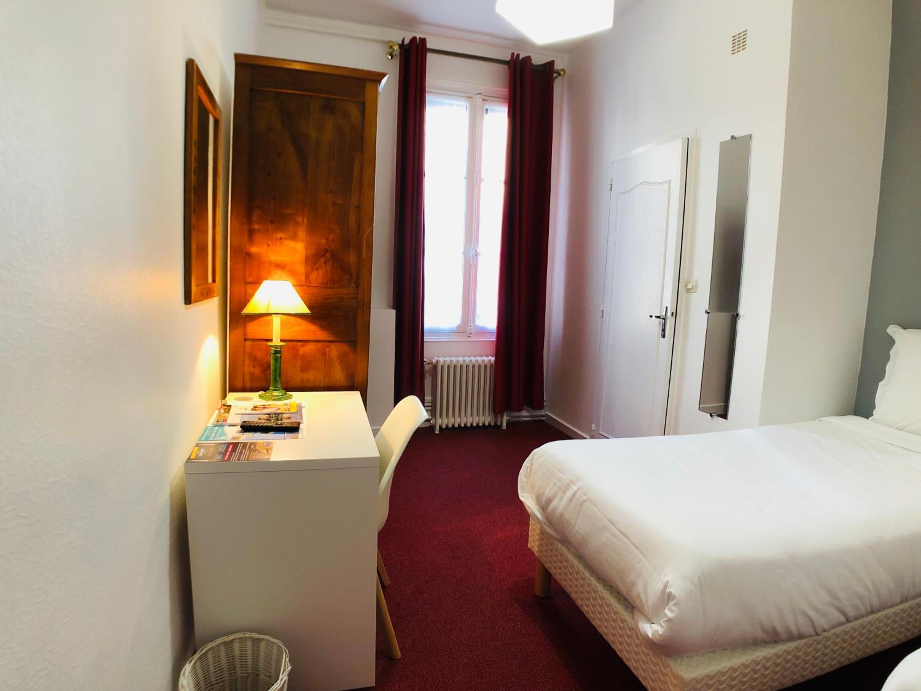 Standard Twin Room - Photo 1