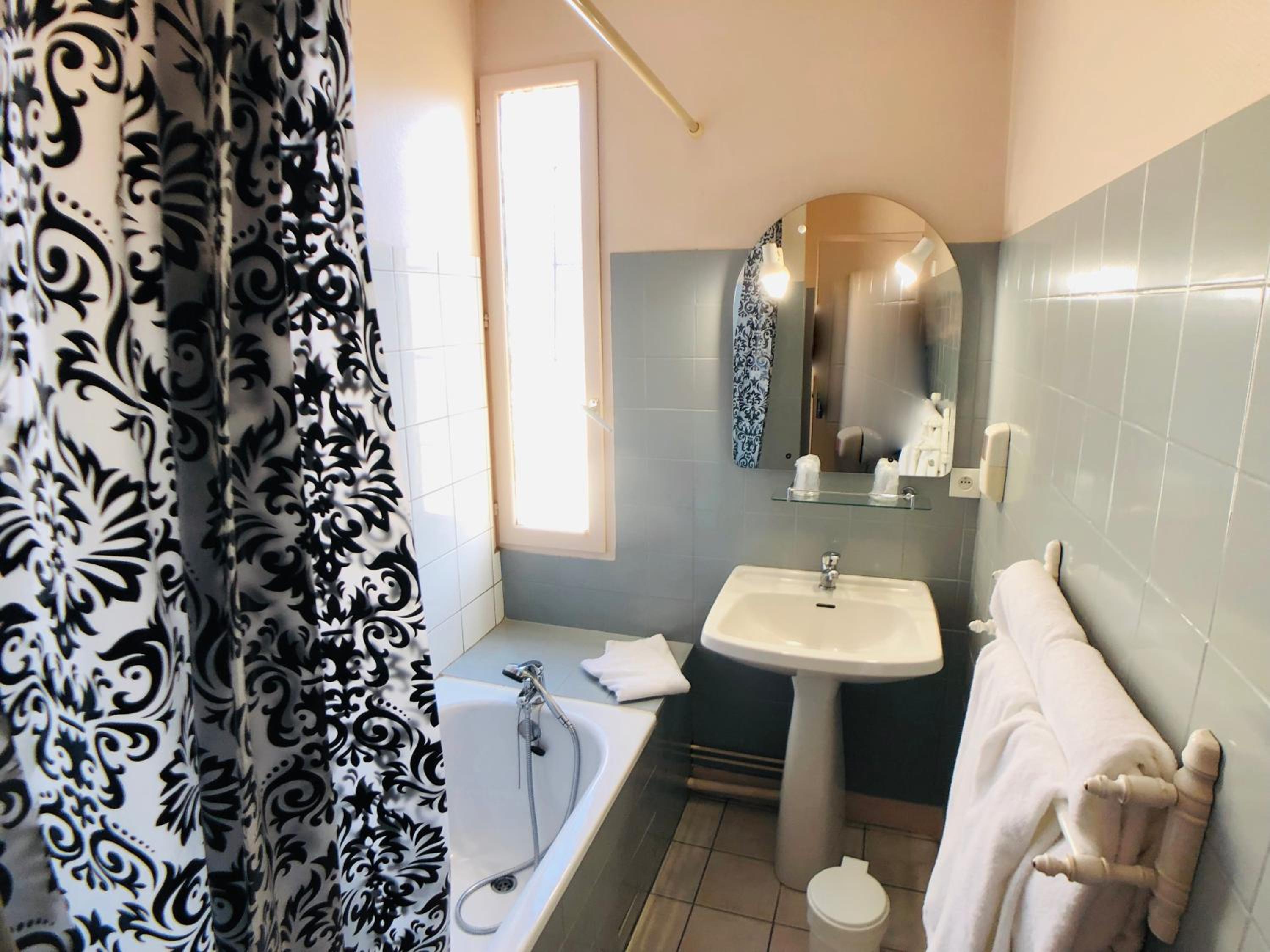 Luxury Double Room with Bath - Photo 13