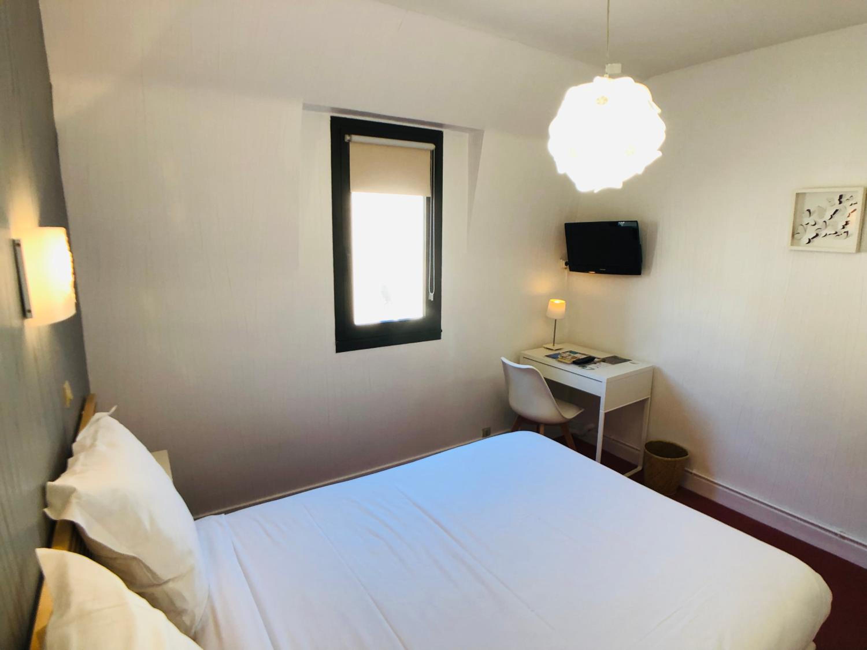 Luxury Double Room with Bath - Photo 4