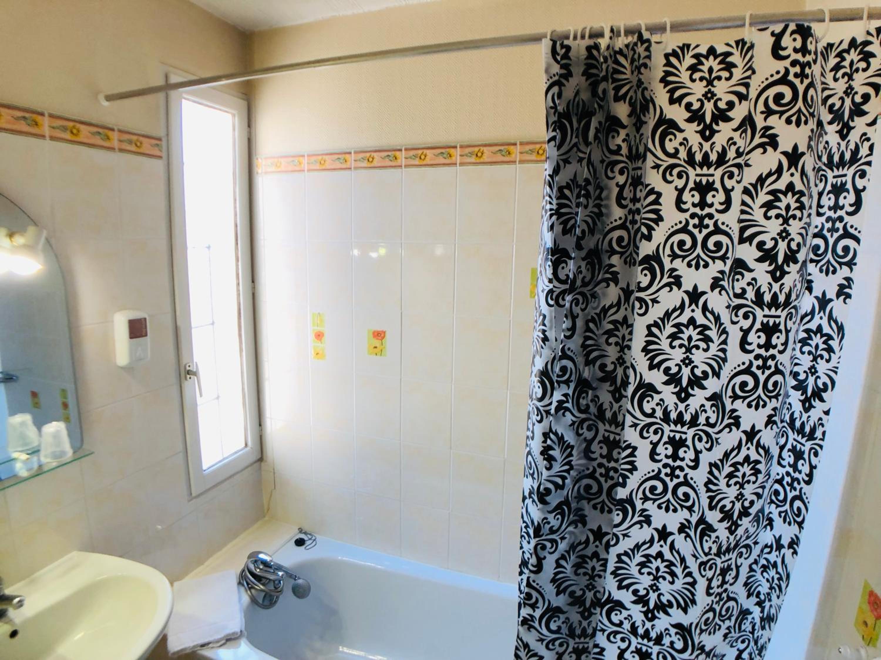 Luxury Double Room with Bath - Photo 7