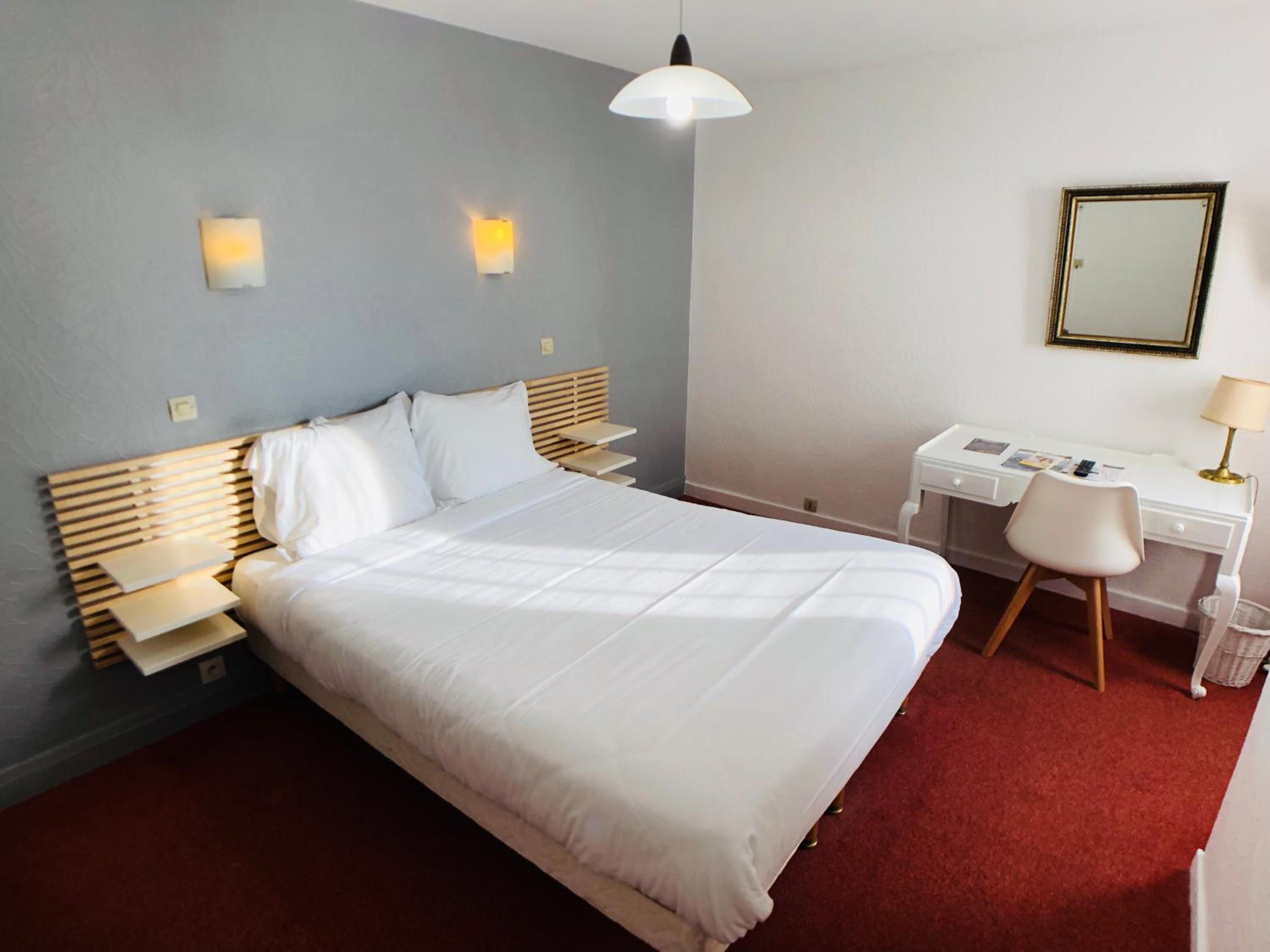 Luxury Double Room with Bath - Photo 1