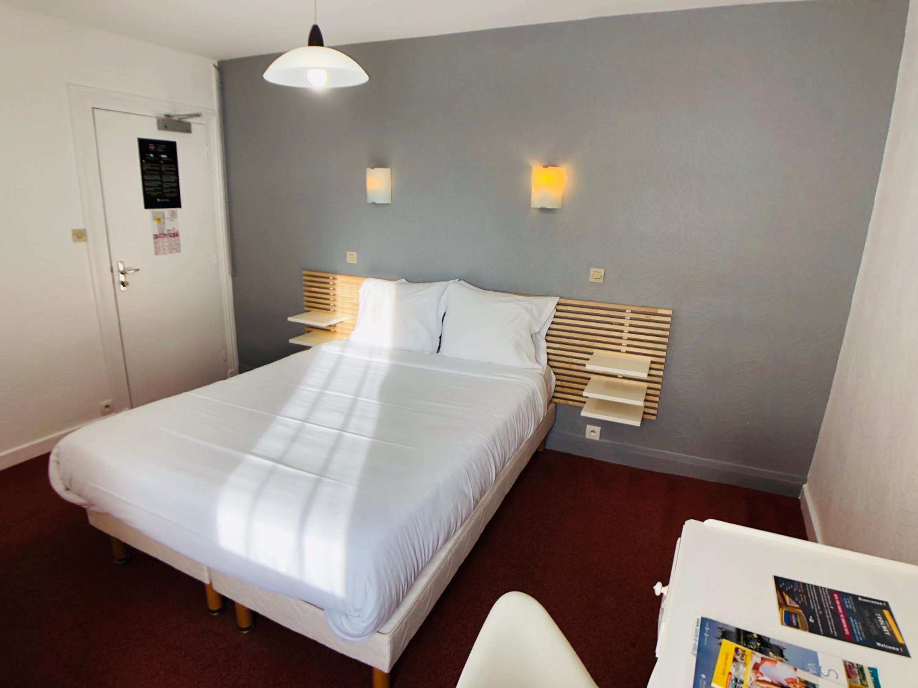 Luxury Double Room with Bath - Photo 9