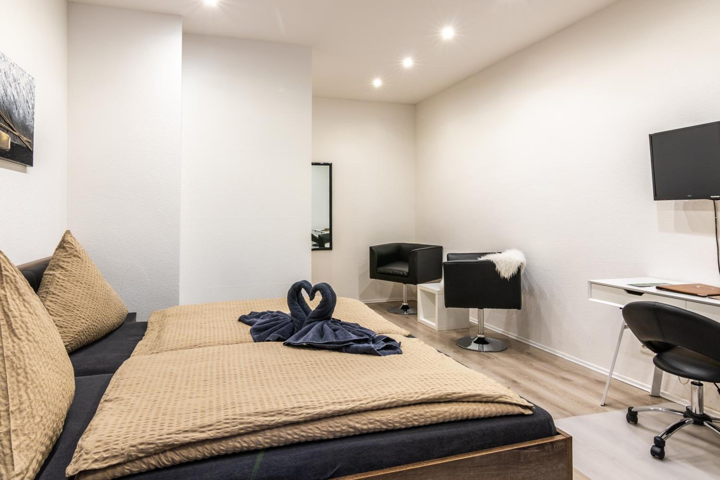 Double Room - Photo 2