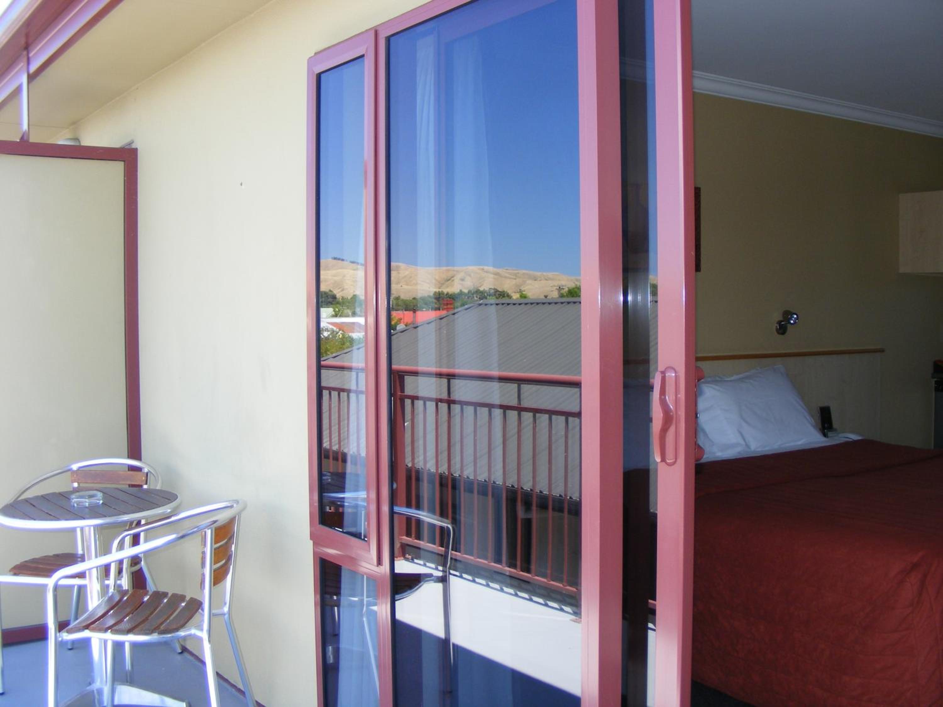 Deluxe Studio with Spa Bath - Photo 10