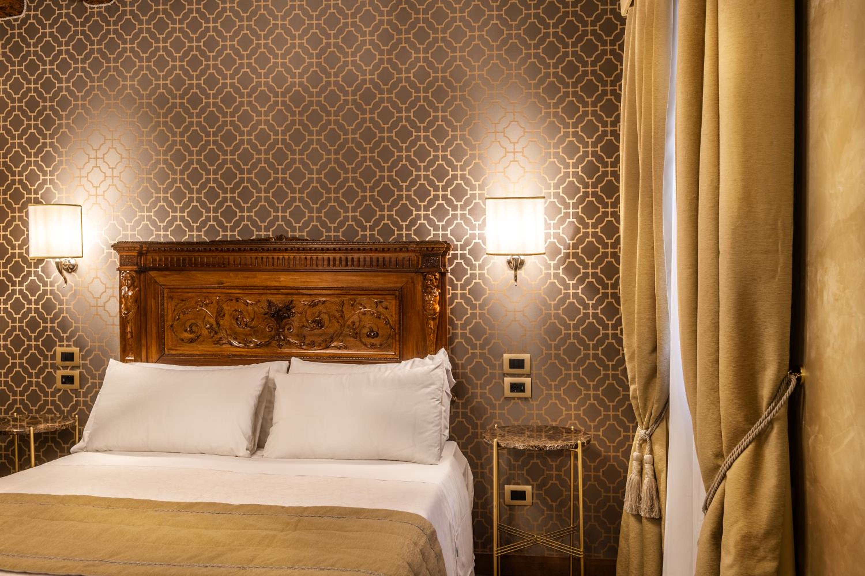Superior Double or Twin Room thumbnail 6