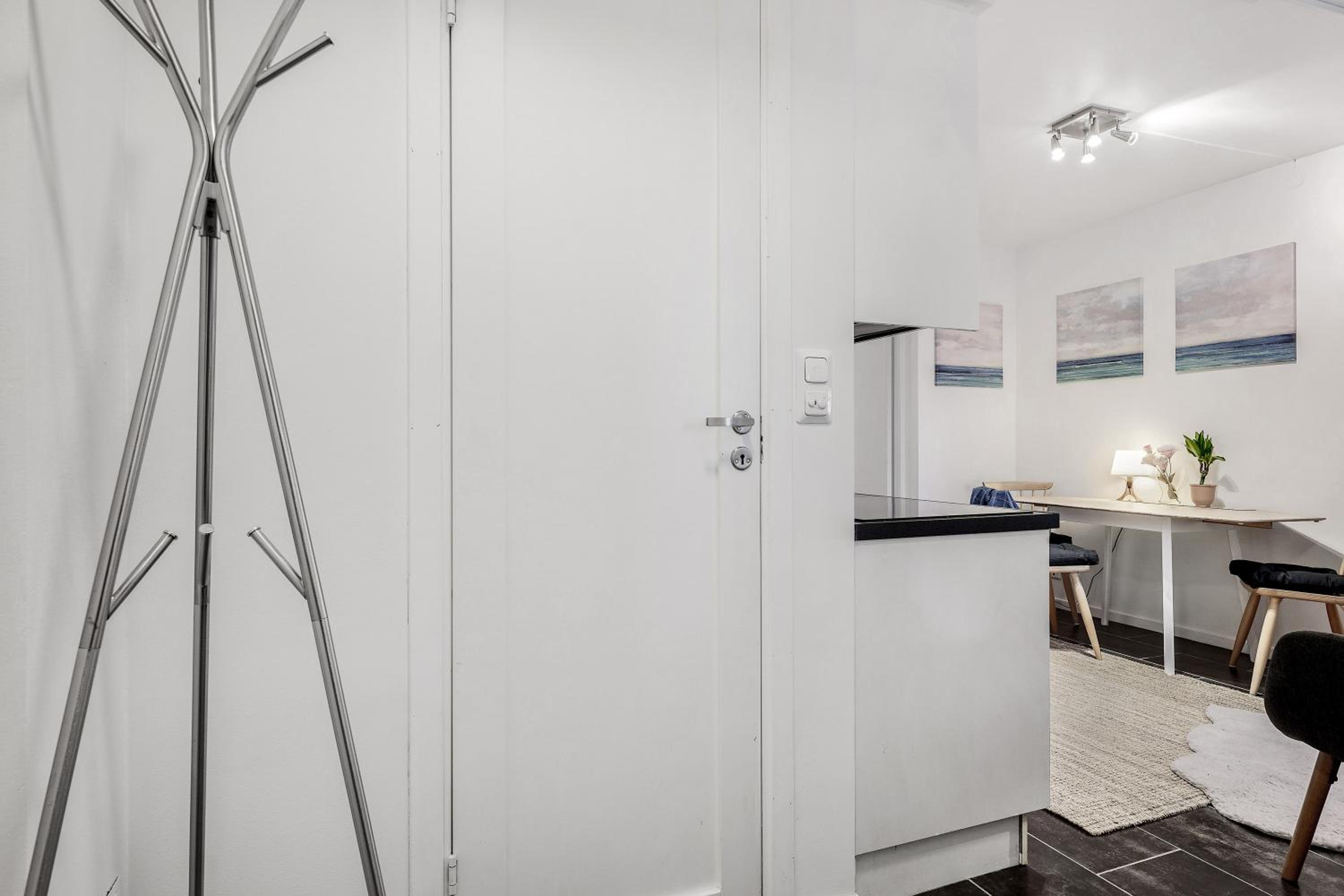 One-Bedroom Apartment - Photo 9