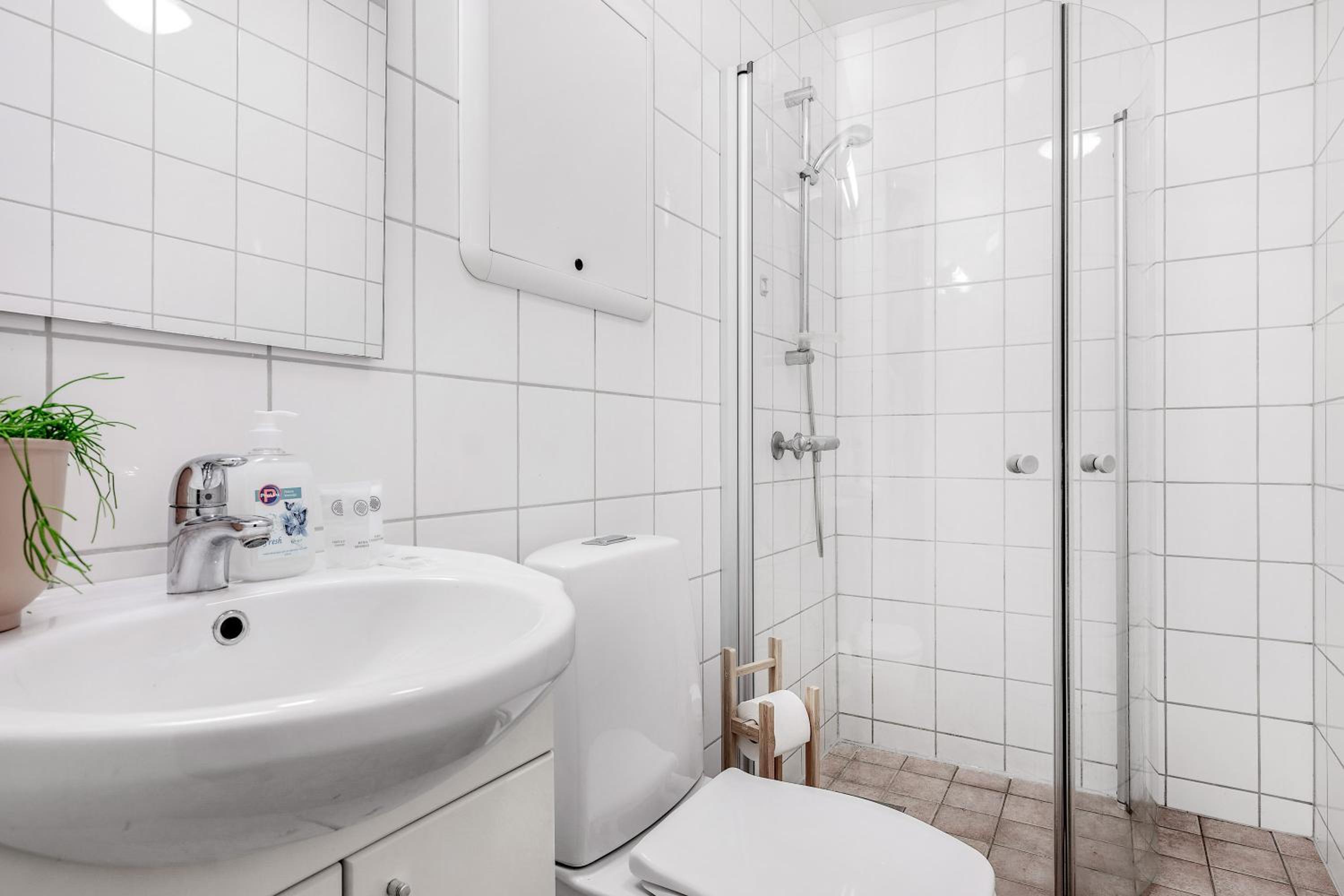 One-Bedroom Apartment - Photo 7