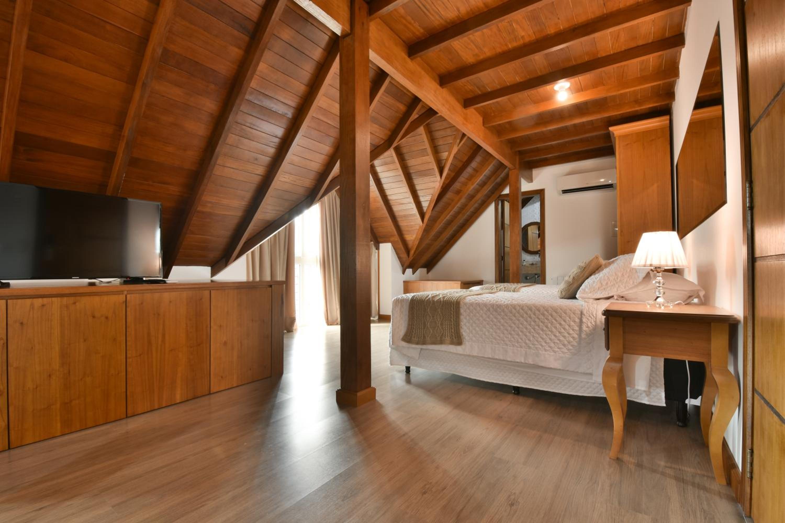 Deluxe Family Room photo 2