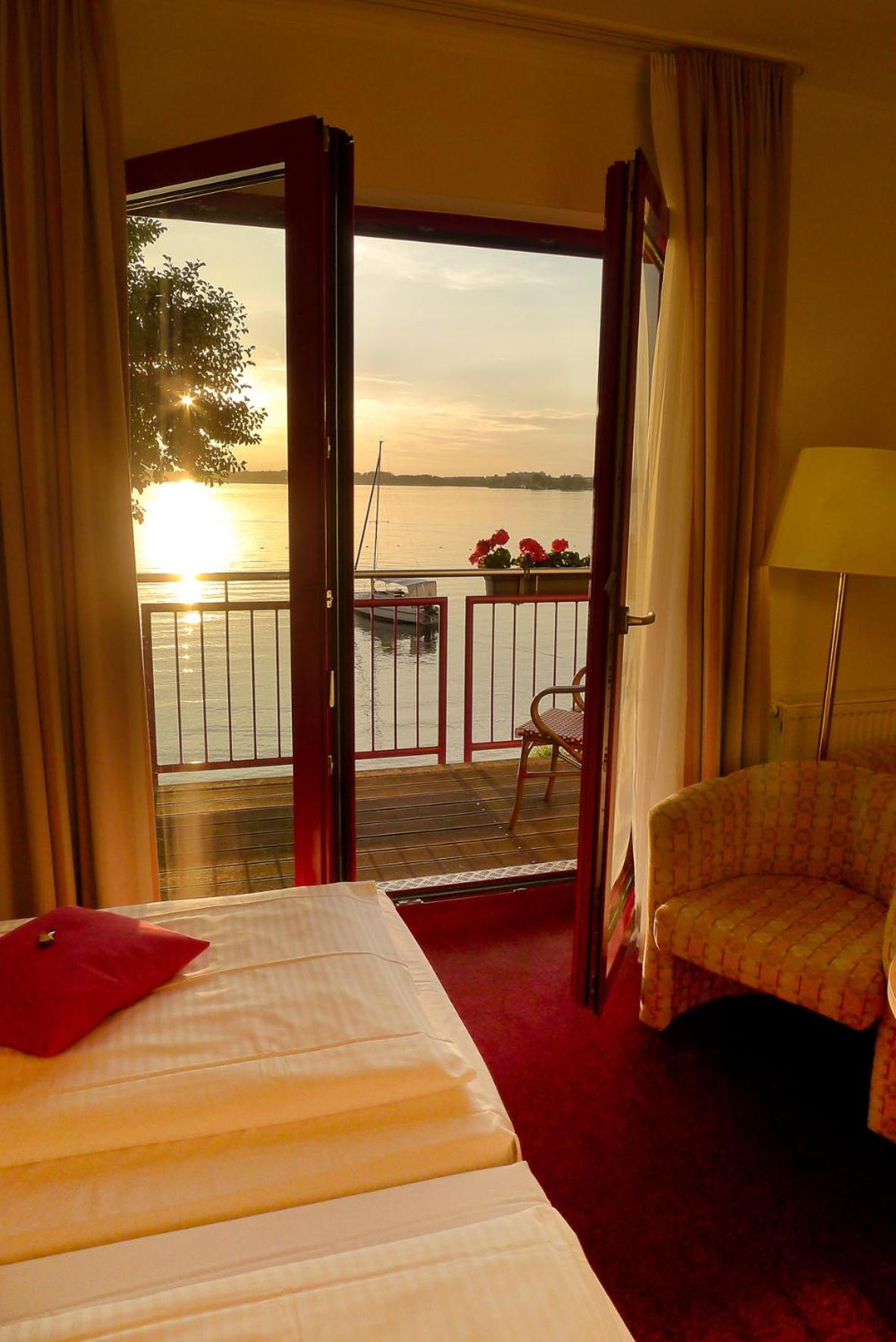 Double Room with Lake View photo 2