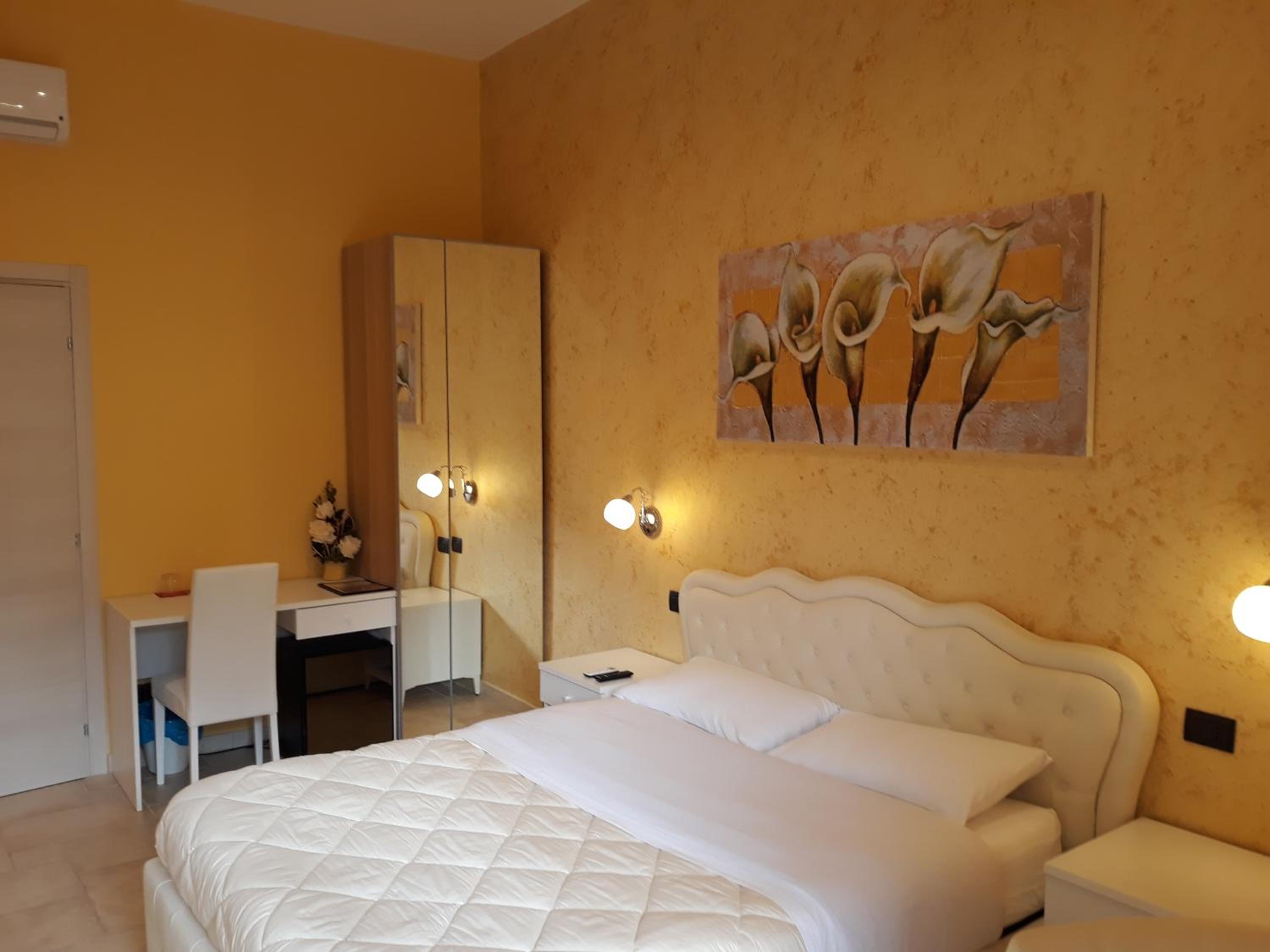 Deluxe Double Room with Balcony photo 1