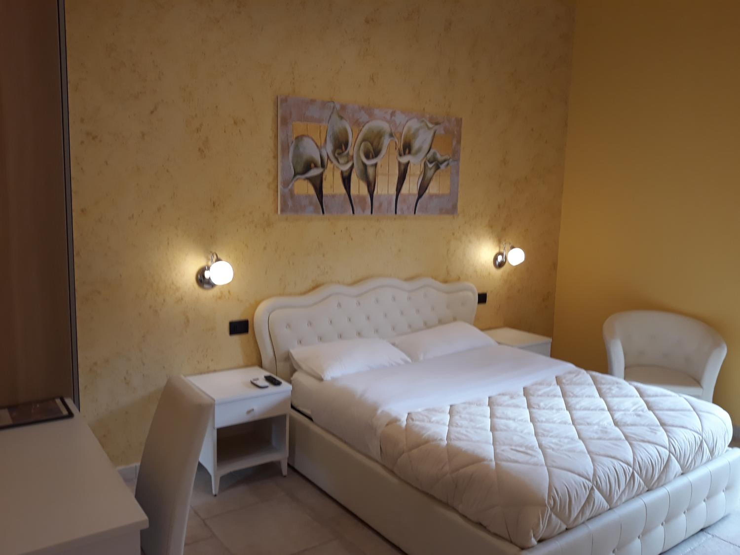 Deluxe Double Room with Balcony photo 3