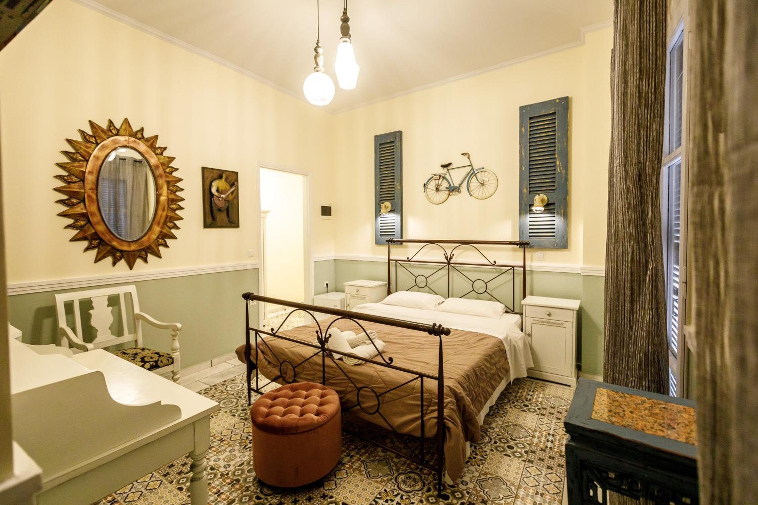 Standard Double Room with City View- Building B - Photo 1