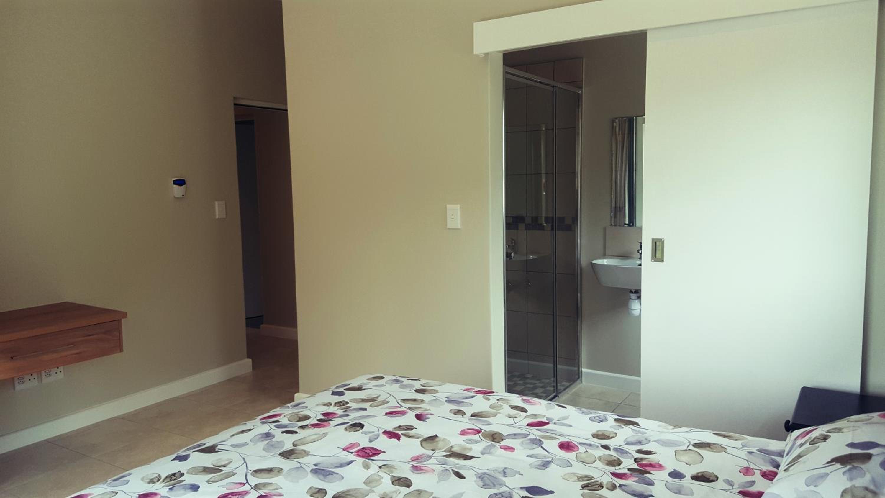 Queen Room with Garden View