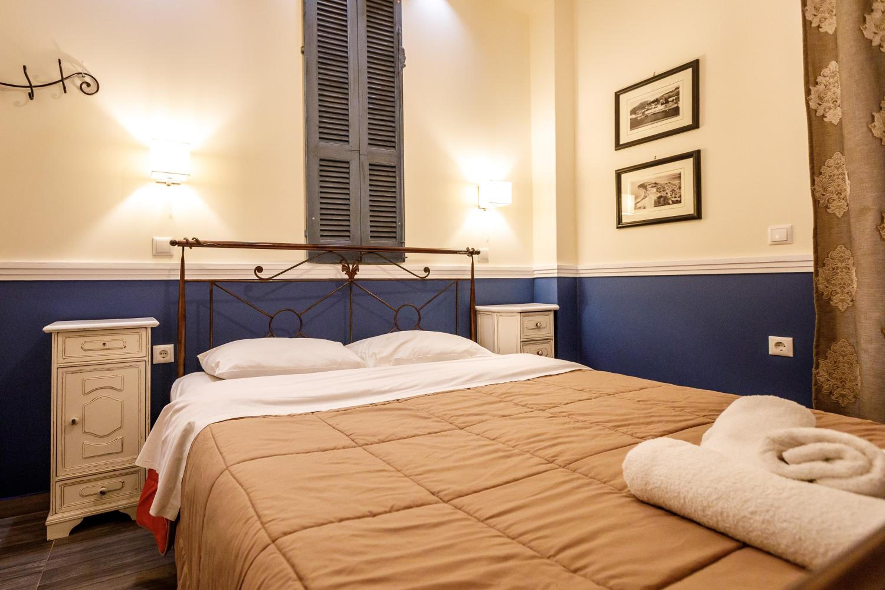 Economy Double Room with City View - Building B - Photo 7